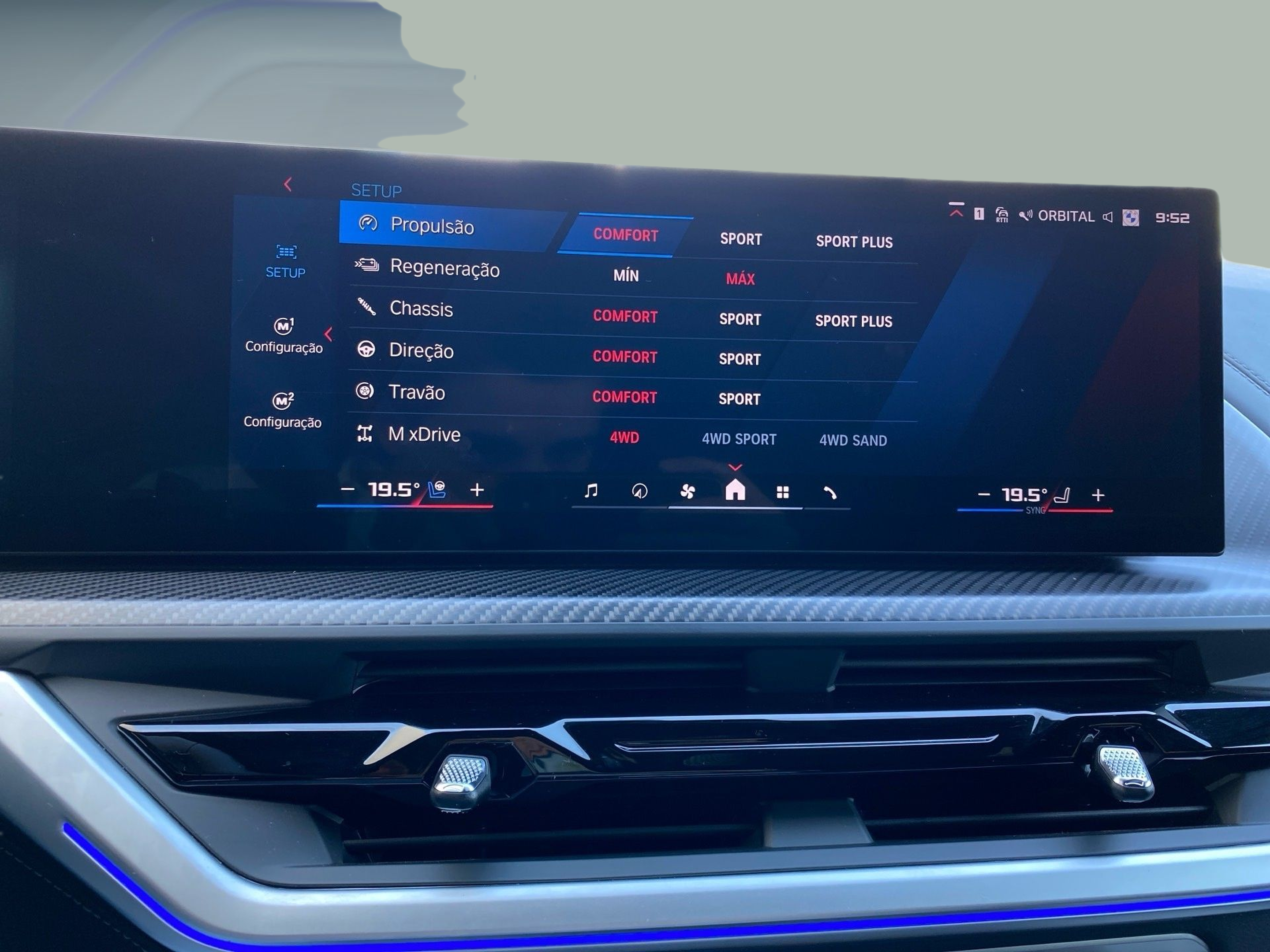 BMW XM 50e color Negro. Año 2025. 350KW(476CV). Elétrico / Gasolina Híbrido. En concesionario Caetano Lisboa de Lisboa