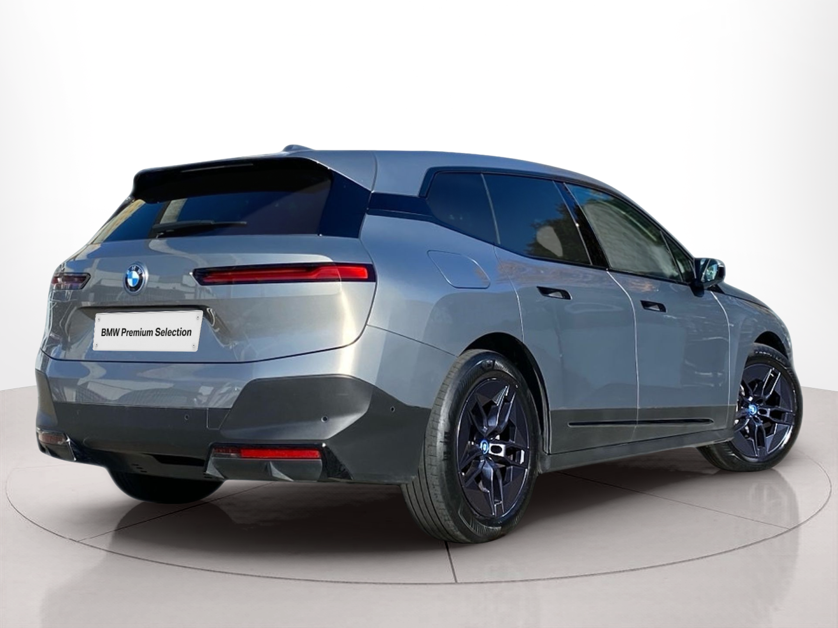 BMW iX xDrive40 color Gris. Año 2023. 240KW(326CV). Elétrico. En concesionario Caetano Lisboa de Lisboa