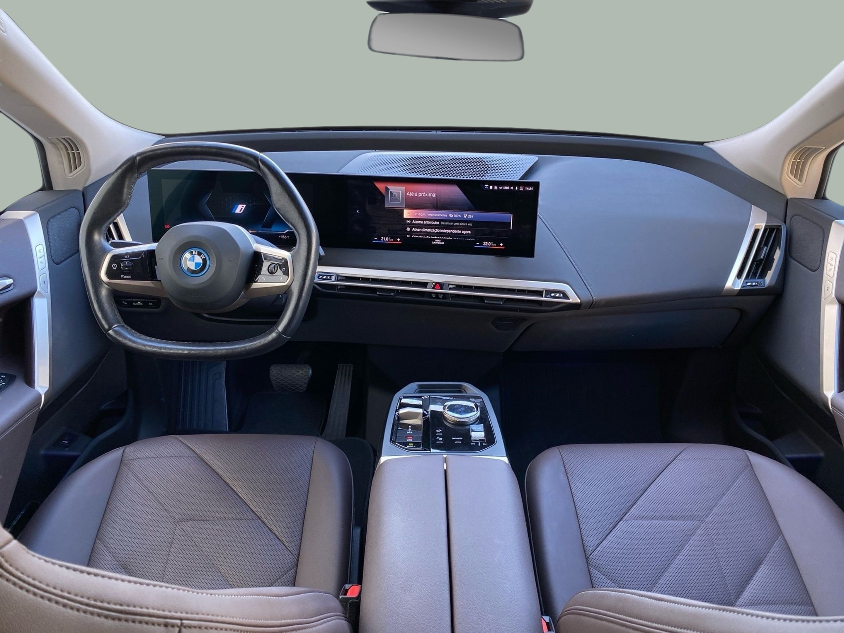 BMW iX xDrive40 color Gris. Año 2023. 240KW(326CV). Elétrico. En concesionario Caetano Lisboa de Lisboa