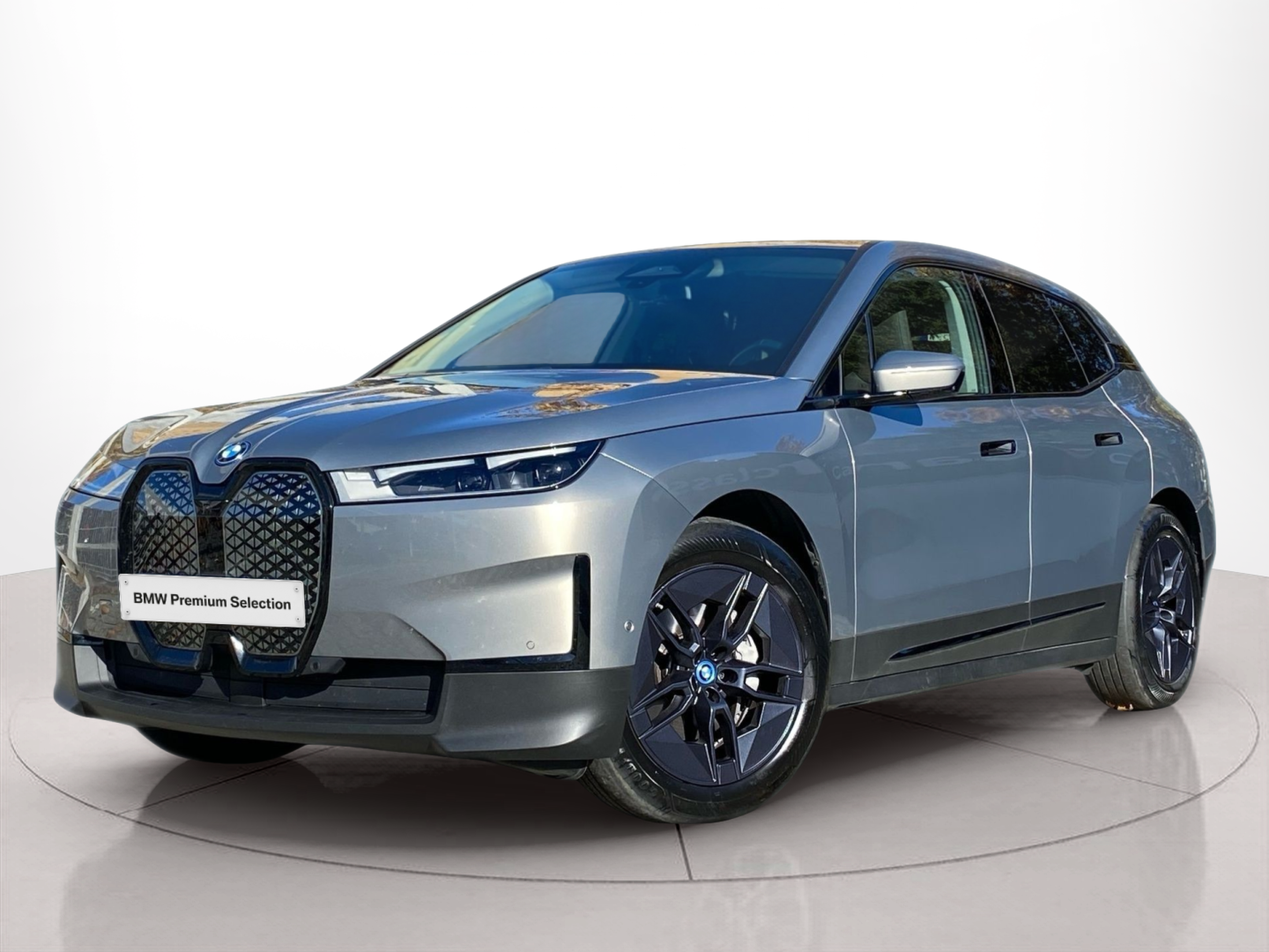 Fotos de BMW iX xDrive40 color Gris. Año 2023. 240KW(326CV). Elétrico. En concesionario Caetano Lisboa de Lisboa