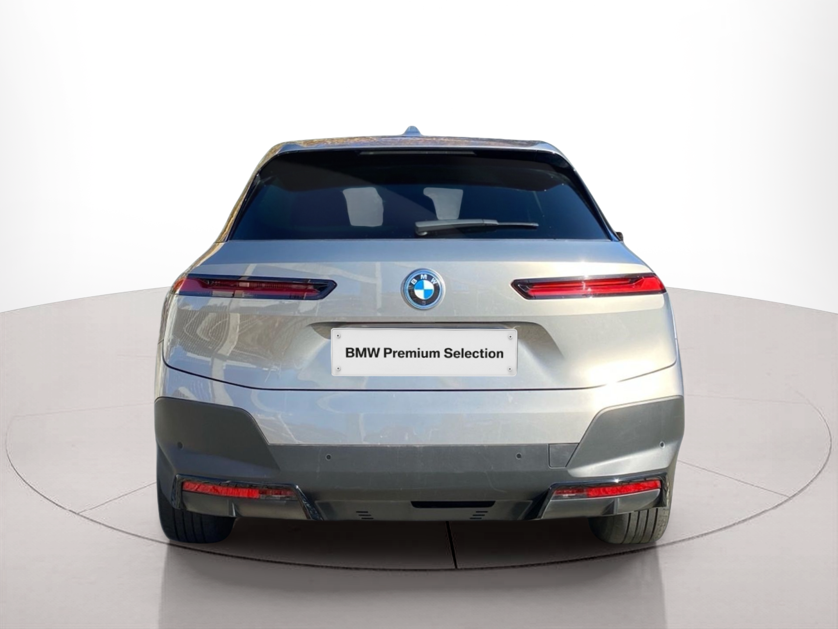 BMW iX xDrive40 color Gris. Año 2023. 240KW(326CV). Elétrico. En concesionario Caetano Lisboa de Lisboa