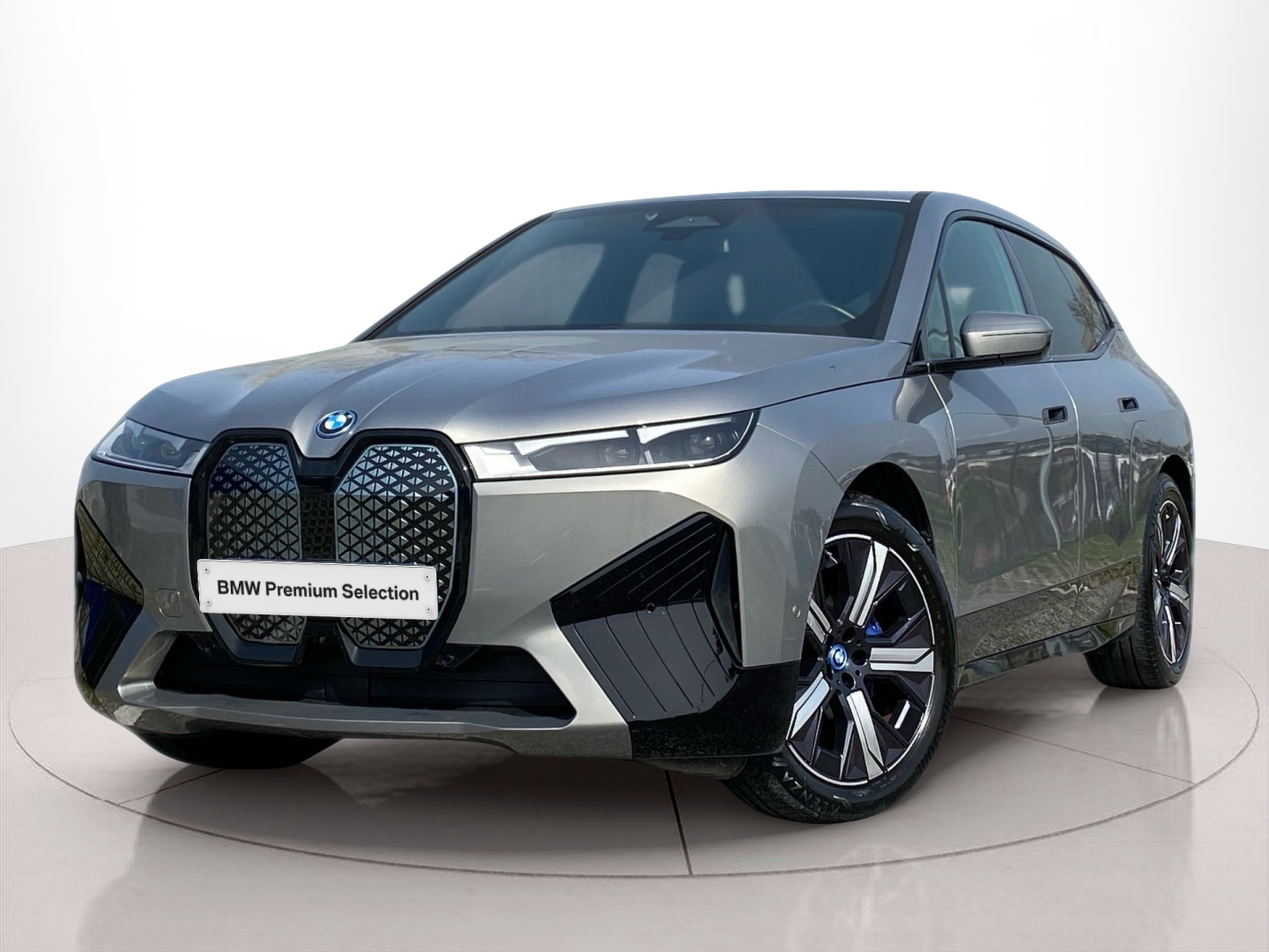 Fotos de BMW iX xDrive40 color Gris. Año 2024. 240KW(326CV). Elétrico. En concesionario Caetano Cascais de Cascais