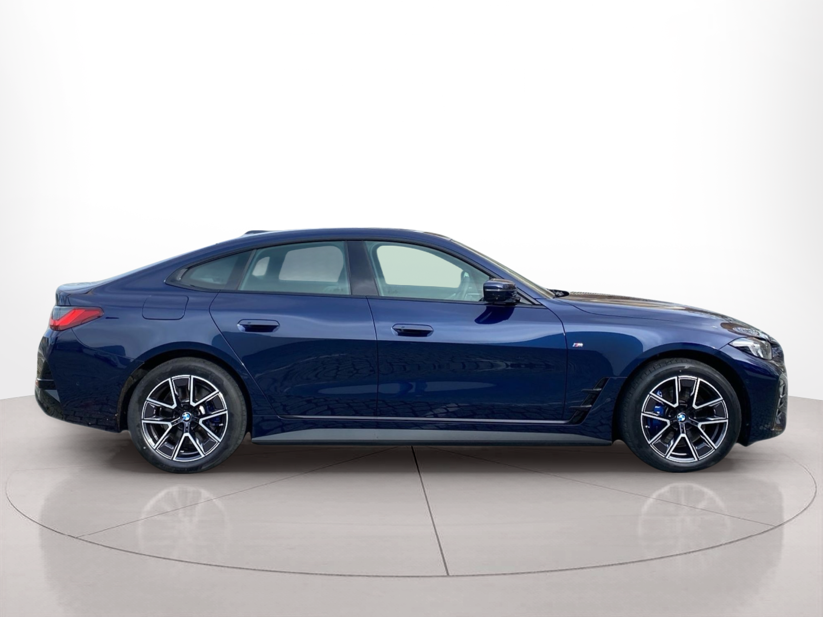 Fotos de BMW i4 i4 eDrive35 color Azul. Año 2024. 210KW(286CV). Elétrico. En concesionario Caetano Lisboa de Lisboa