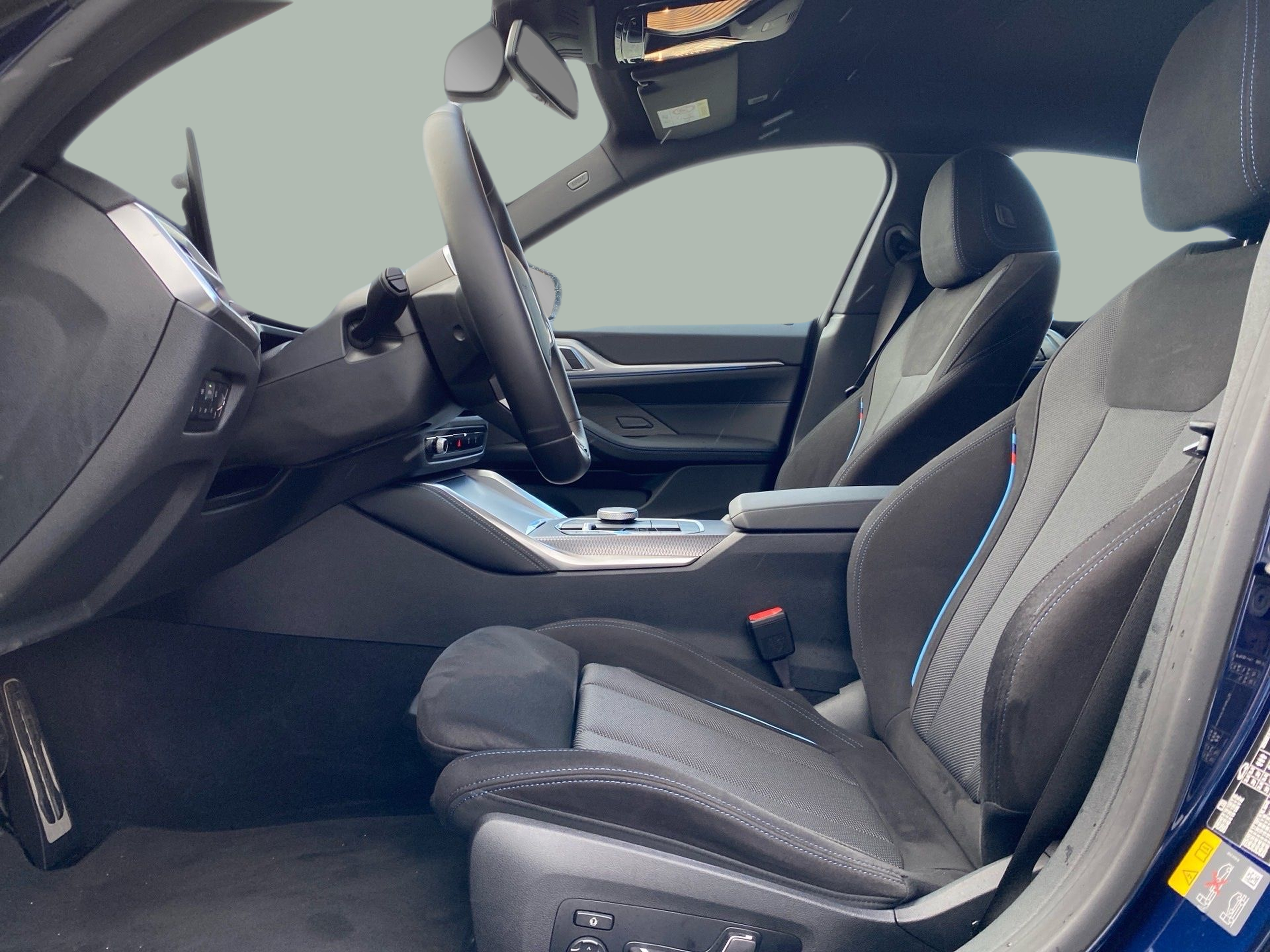 BMW i4 i4 eDrive35 color Azul. Año 2024. 210KW(286CV). Elétrico. En concesionario Caetano Lisboa de Lisboa