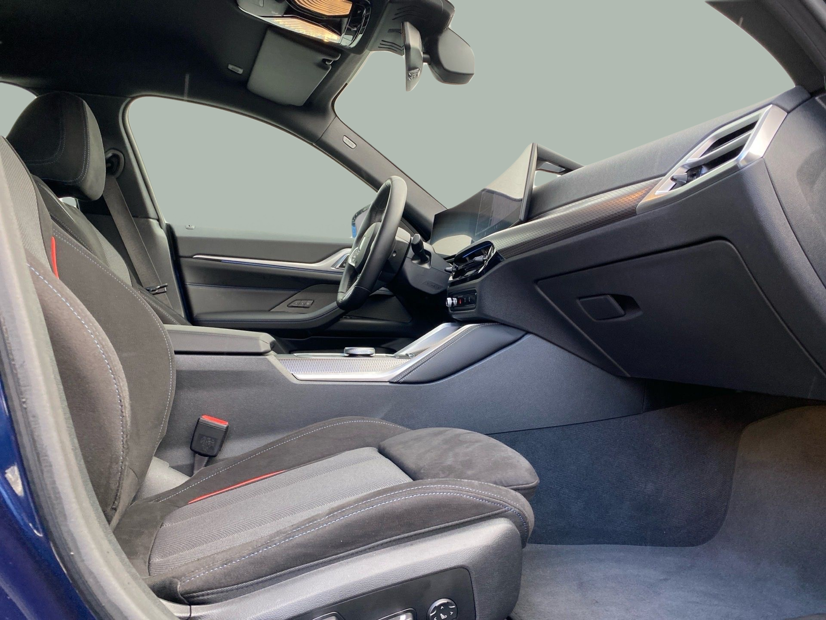 BMW i4 i4 eDrive35 color Azul. Año 2024. 210KW(286CV). Elétrico. En concesionario Caetano Lisboa de Lisboa