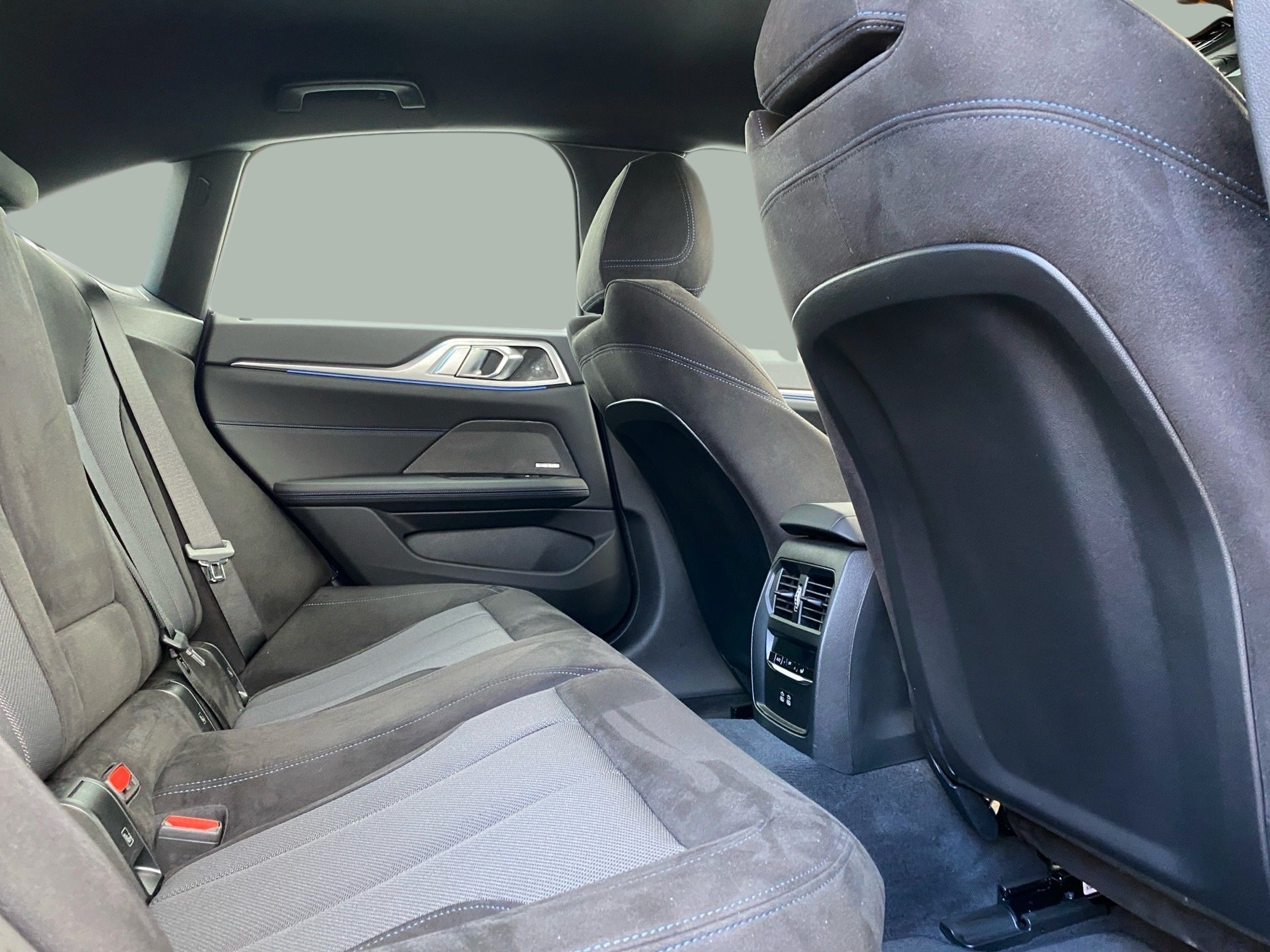 BMW i4 i4 eDrive35 color Azul. Año 2024. 210KW(286CV). Elétrico. En concesionario Caetano Lisboa de Lisboa