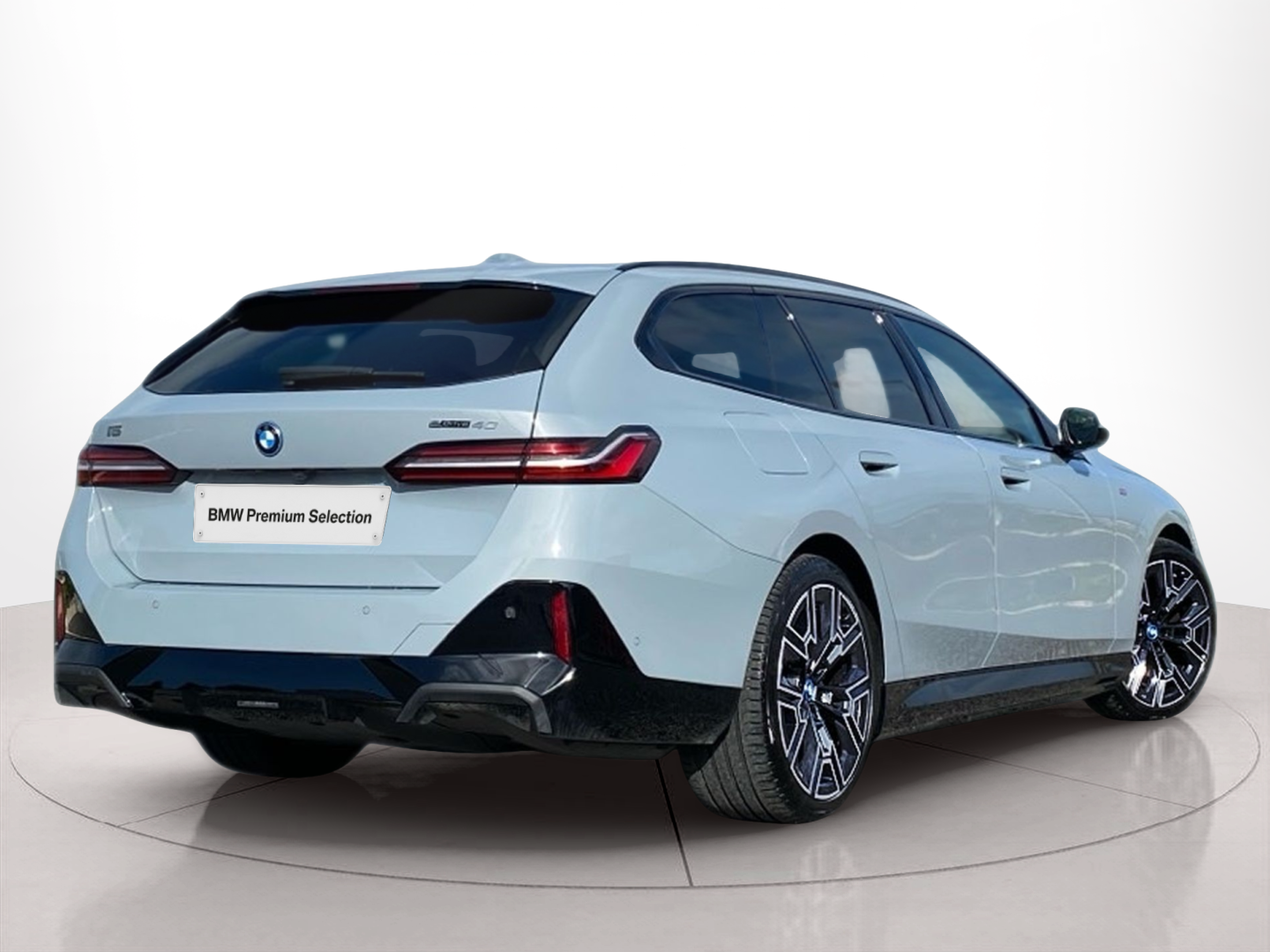 BMW i5 eDrive40 color Gris. Año 2024. 250KW(340CV). Elétrico. En concesionario Caetano Cascais de Cascais