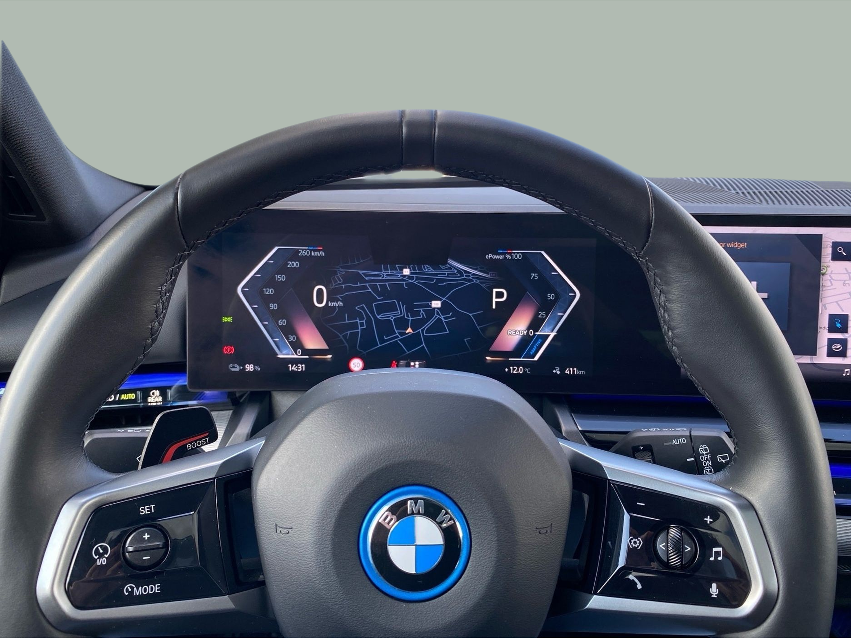 BMW i5 eDrive40 color Gris. Año 2024. 250KW(340CV). Elétrico. En concesionario Caetano Cascais de Cascais