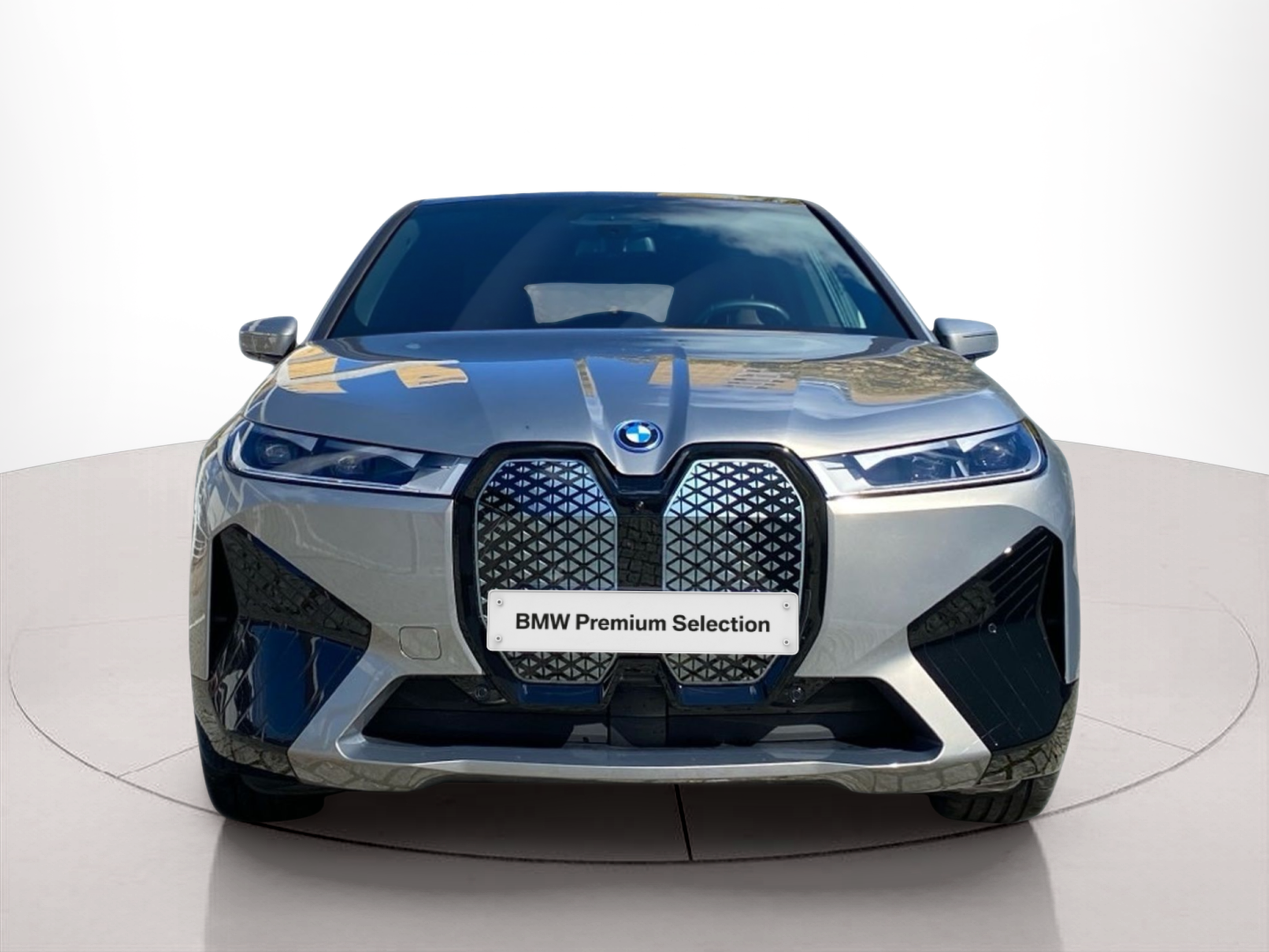 Fotos de BMW iX xDrive50 color Gris. Año 2024. 385KW(523CV). Elétrico. En concesionario Caetano Baviera Cascais de Cascais