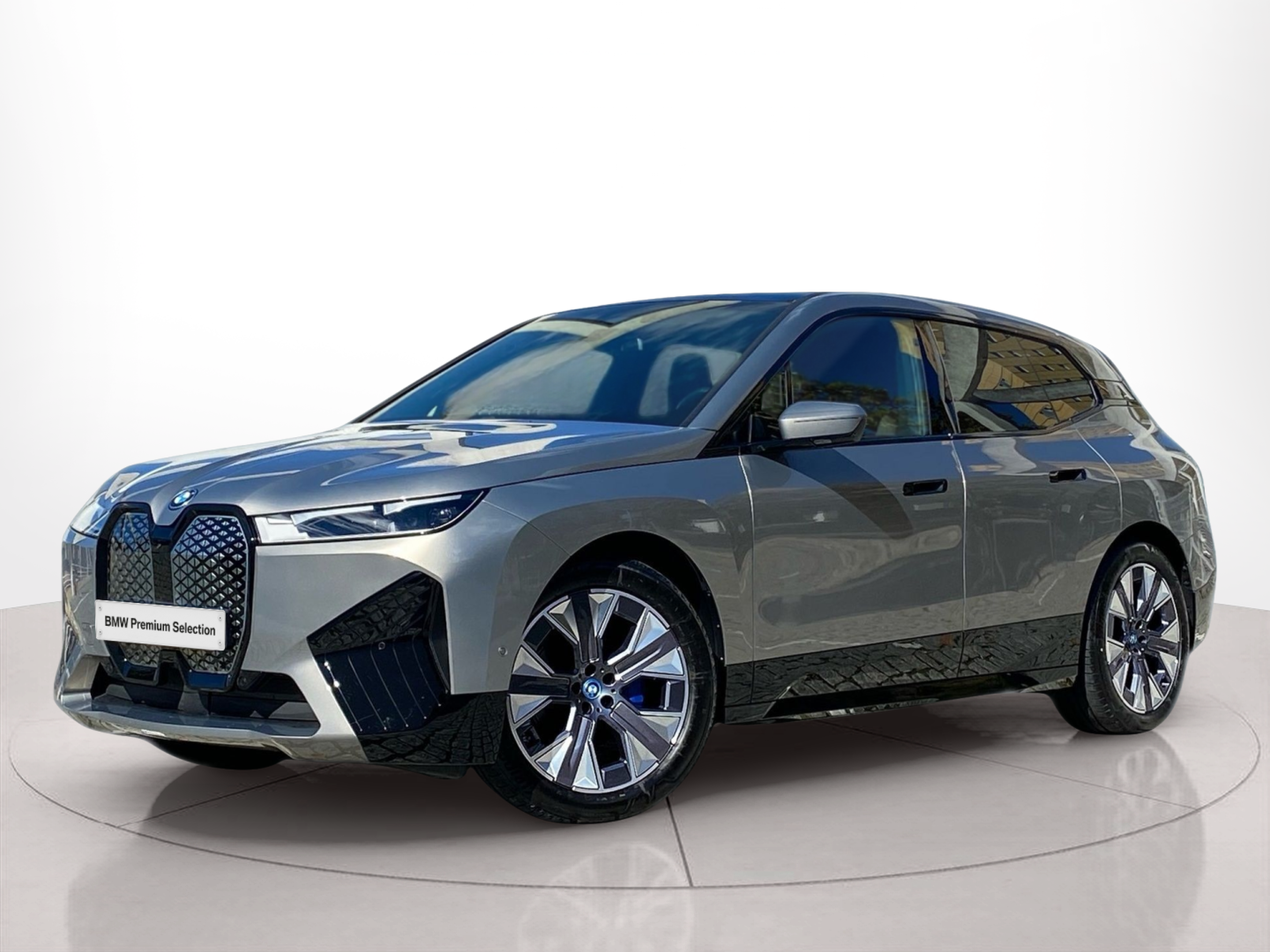 Fotos de BMW iX xDrive50 color Gris. Año 2024. 385KW(523CV). Elétrico. En concesionario Caetano Baviera Cascais de Cascais