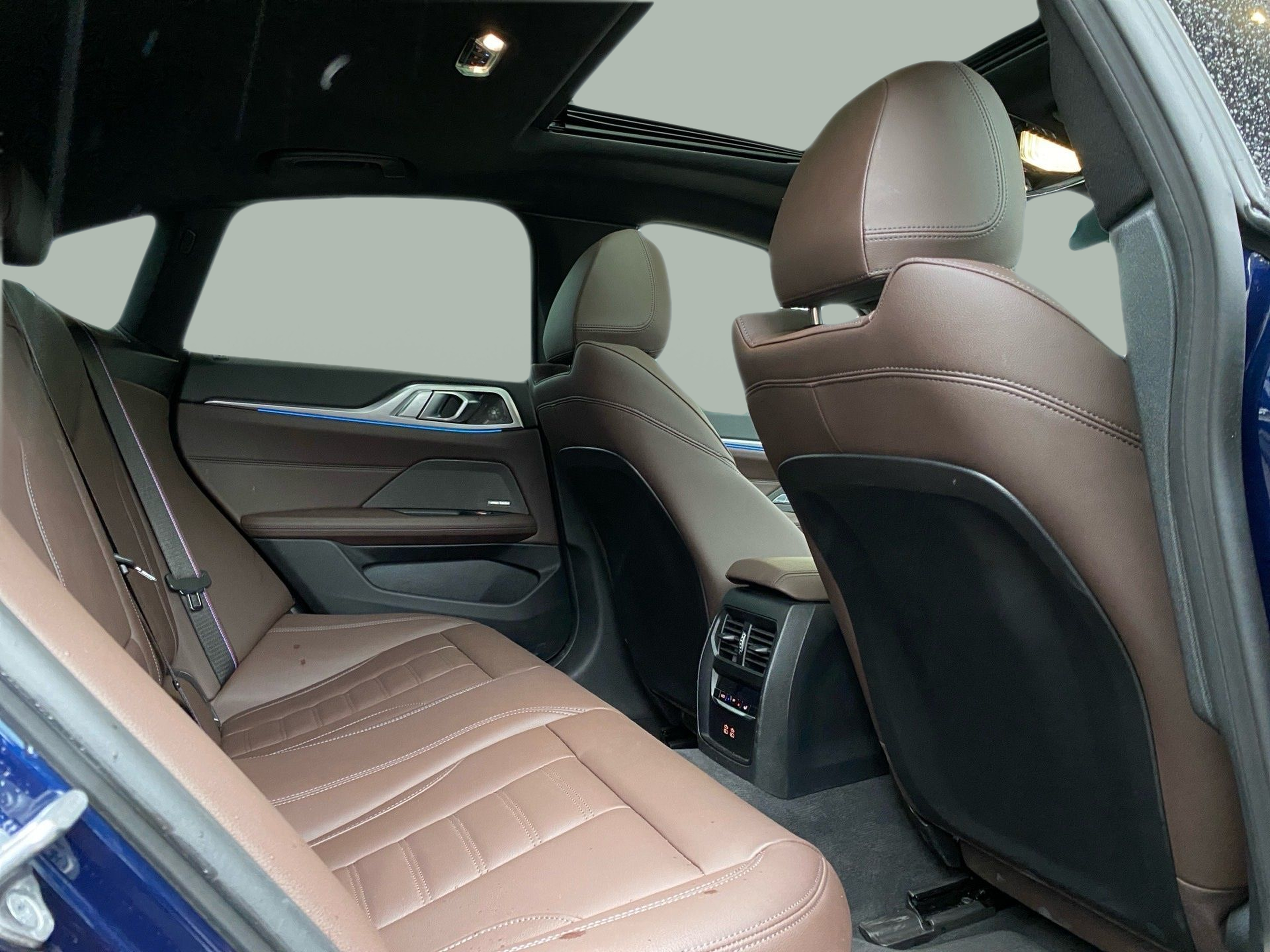 BMW i4 i4 eDrive40 color Azul. Año 2025. 250KW(340CV). Elétrico. En concesionario Caetano Baviera Cascais de Cascais