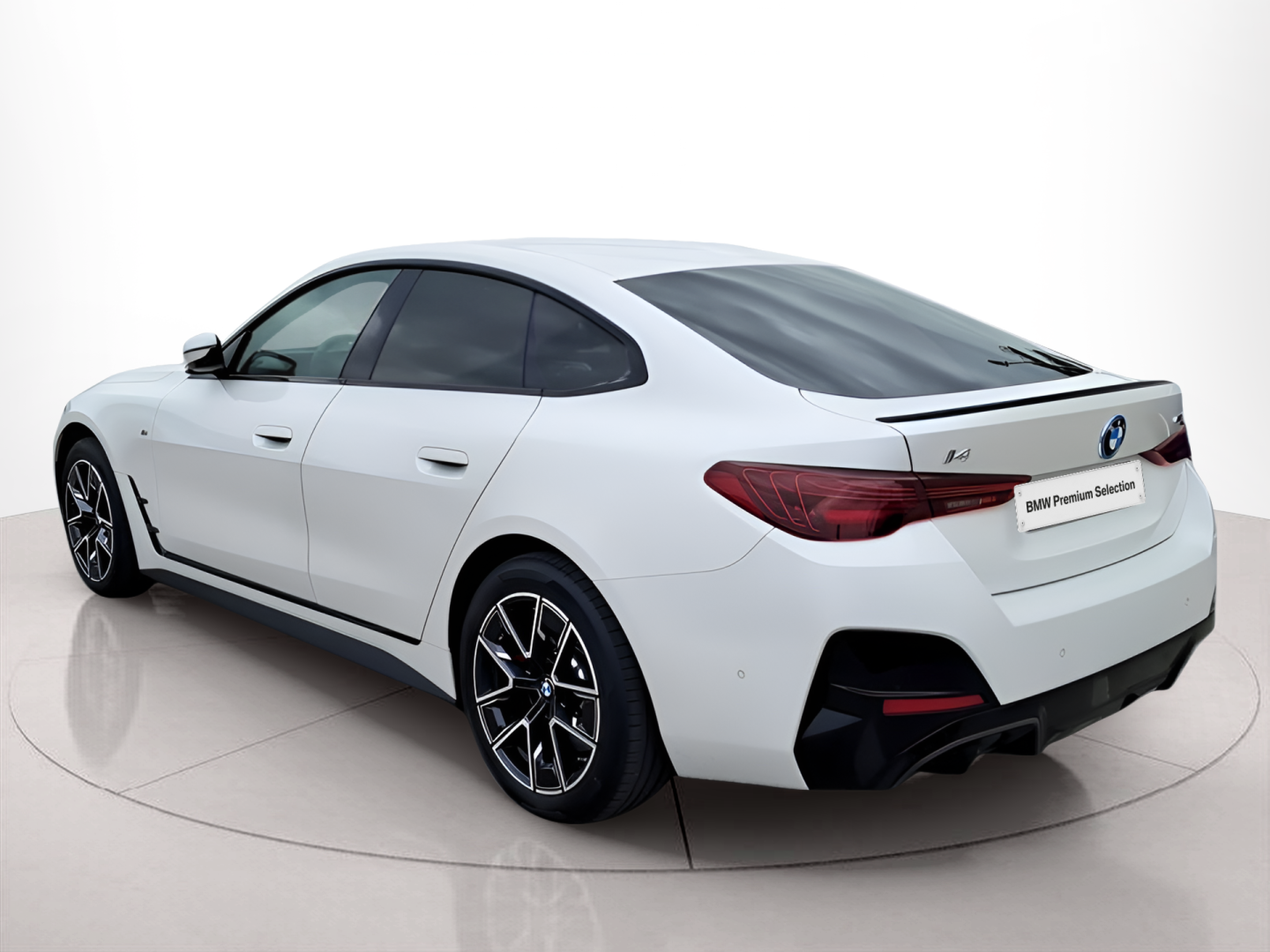 BMW i4 i4 eDrive40 color Blanco. Año 2025. 250KW(340CV). Elétrico. En concesionario Caetano Portimão de Portimão