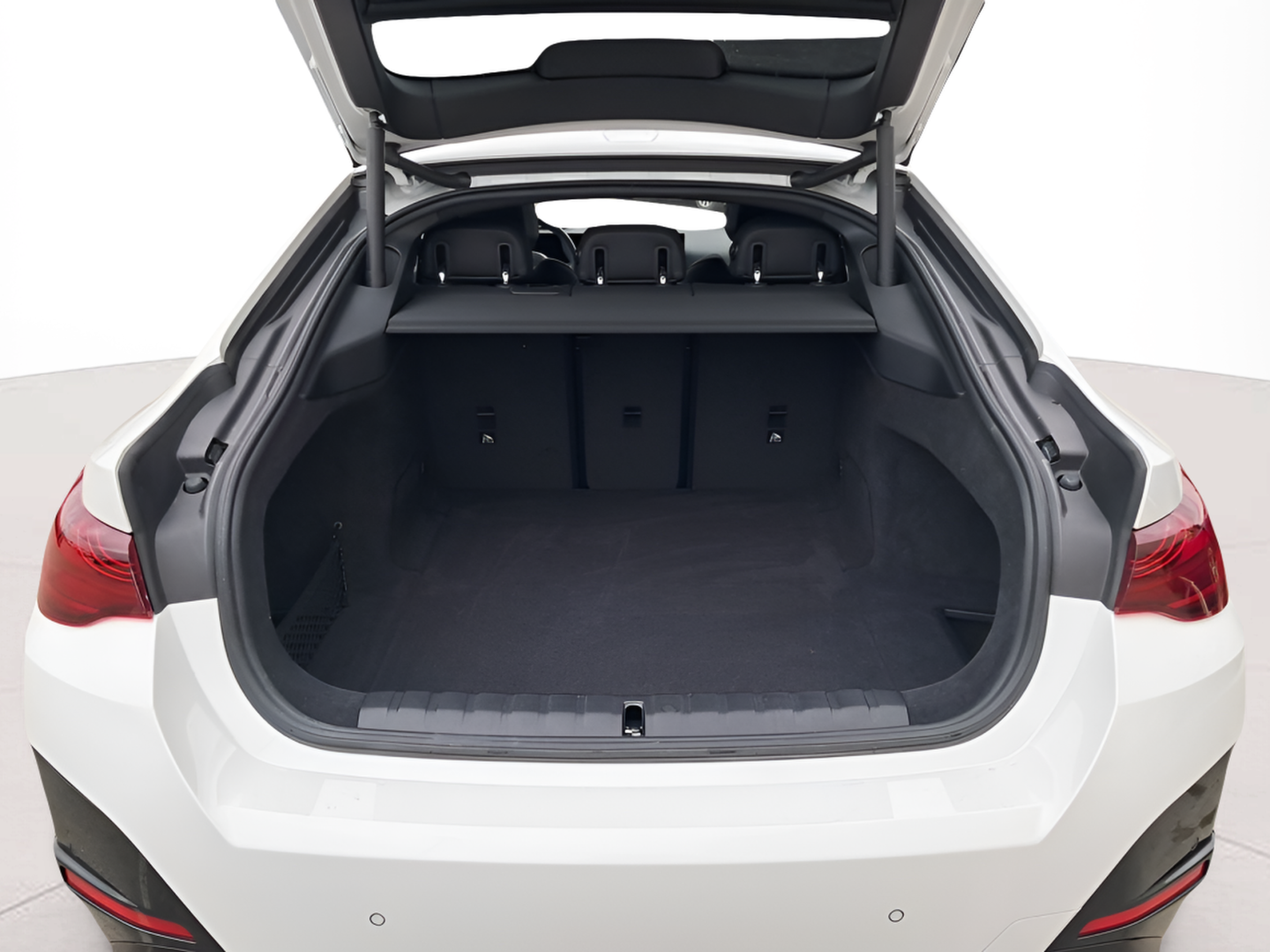 BMW i4 i4 eDrive40 color Blanco. Año 2025. 250KW(340CV). Elétrico. En concesionario Caetano Baviera Portimão de Portimão