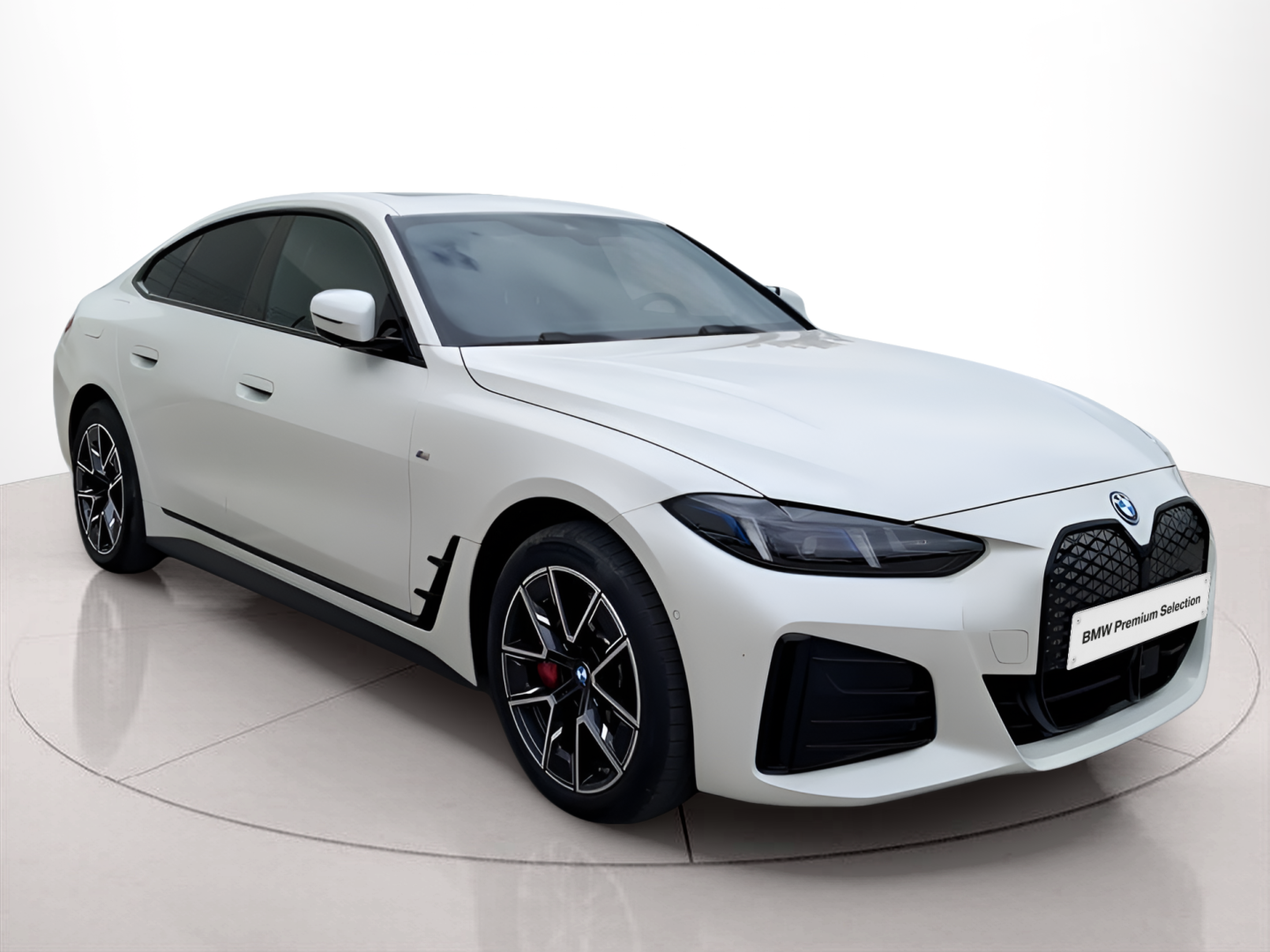 BMW i4 i4 eDrive40 color Blanco. Año 2025. 250KW(340CV). Elétrico. En concesionario Caetano Portimão de Portimão