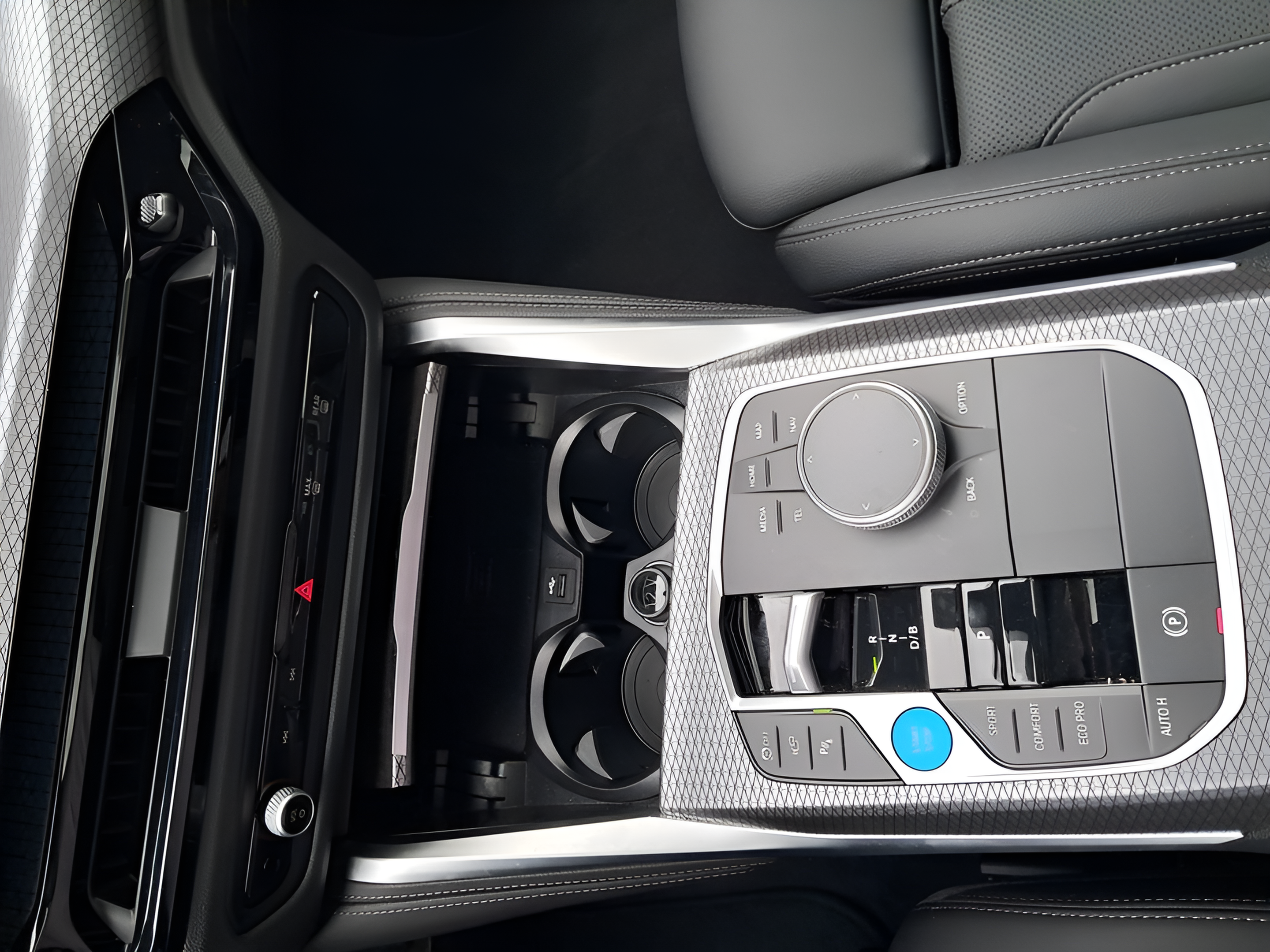 BMW i4 i4 eDrive40 color Blanco. Año 2025. 250KW(340CV). Elétrico. En concesionario Caetano Baviera Portimão de Portimão