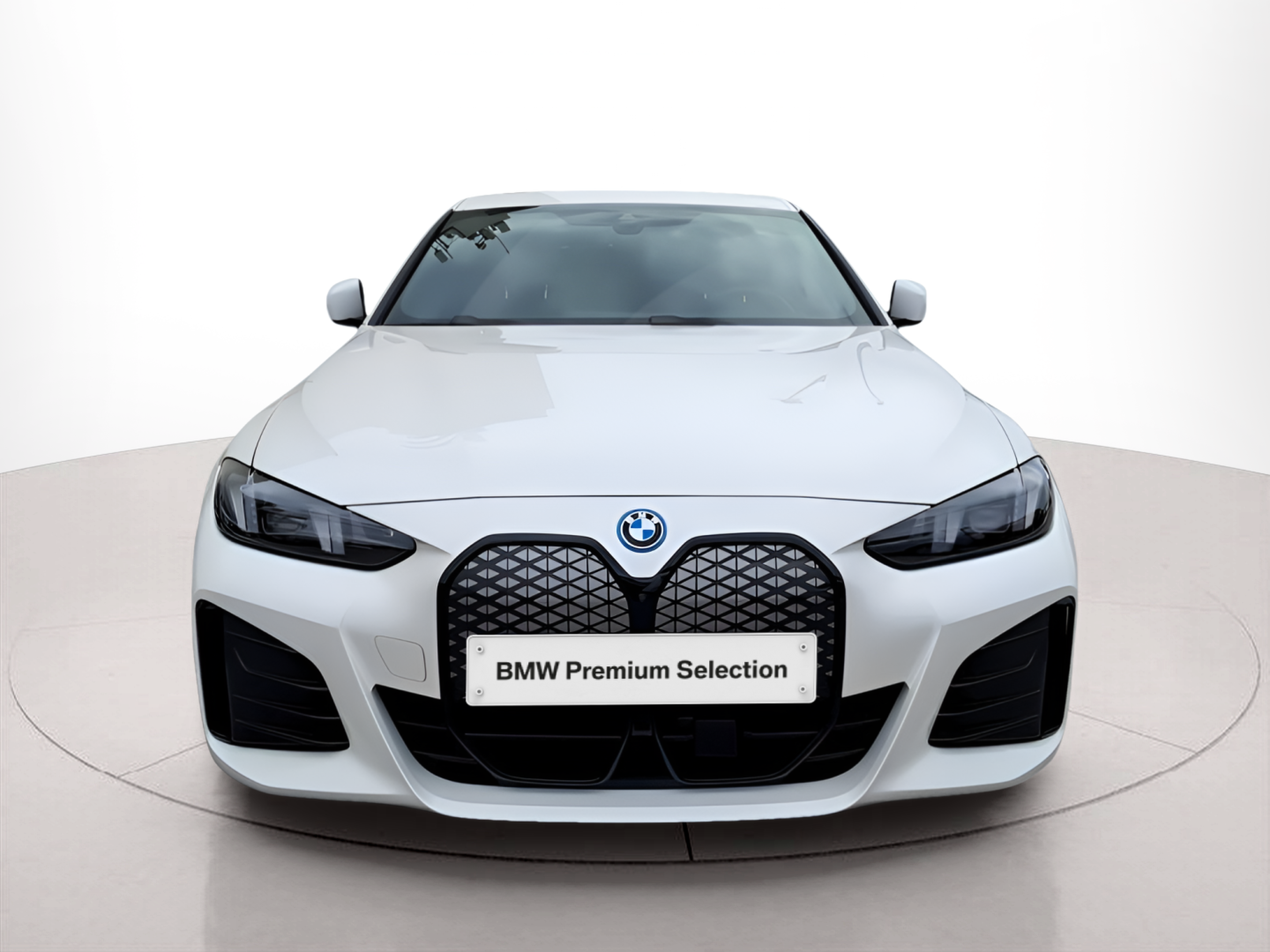 Fotos de BMW i4 i4 eDrive40 color Blanco. Año 2025. 250KW(340CV). Elétrico. En concesionario Caetano Portimão de Portimão