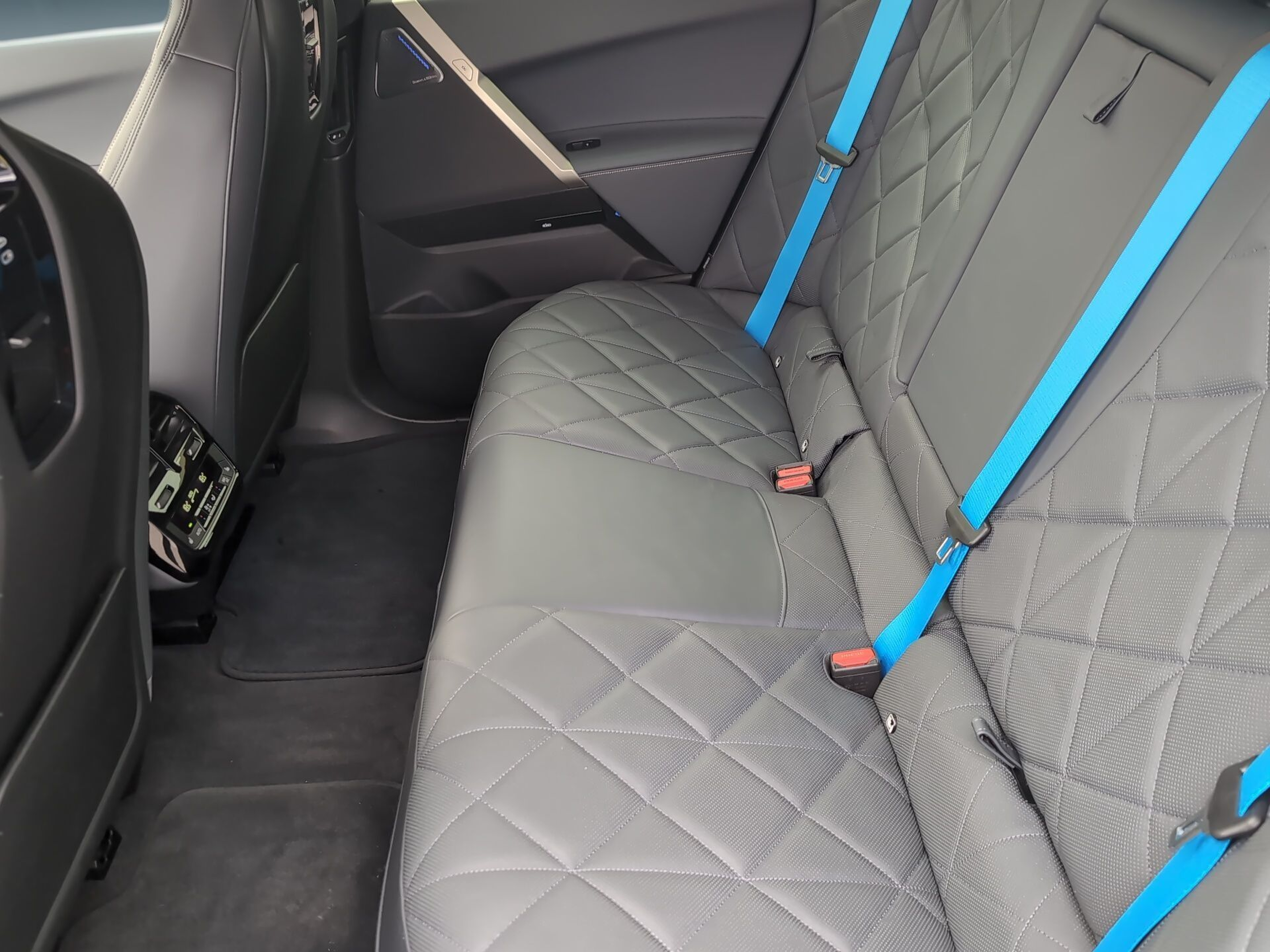 BMW iX M60 color Azul. Año 2023. 455KW(619CV). Elétrico. En concesionario Caetano Santa Maria da Feira de Santa Maria da Feira