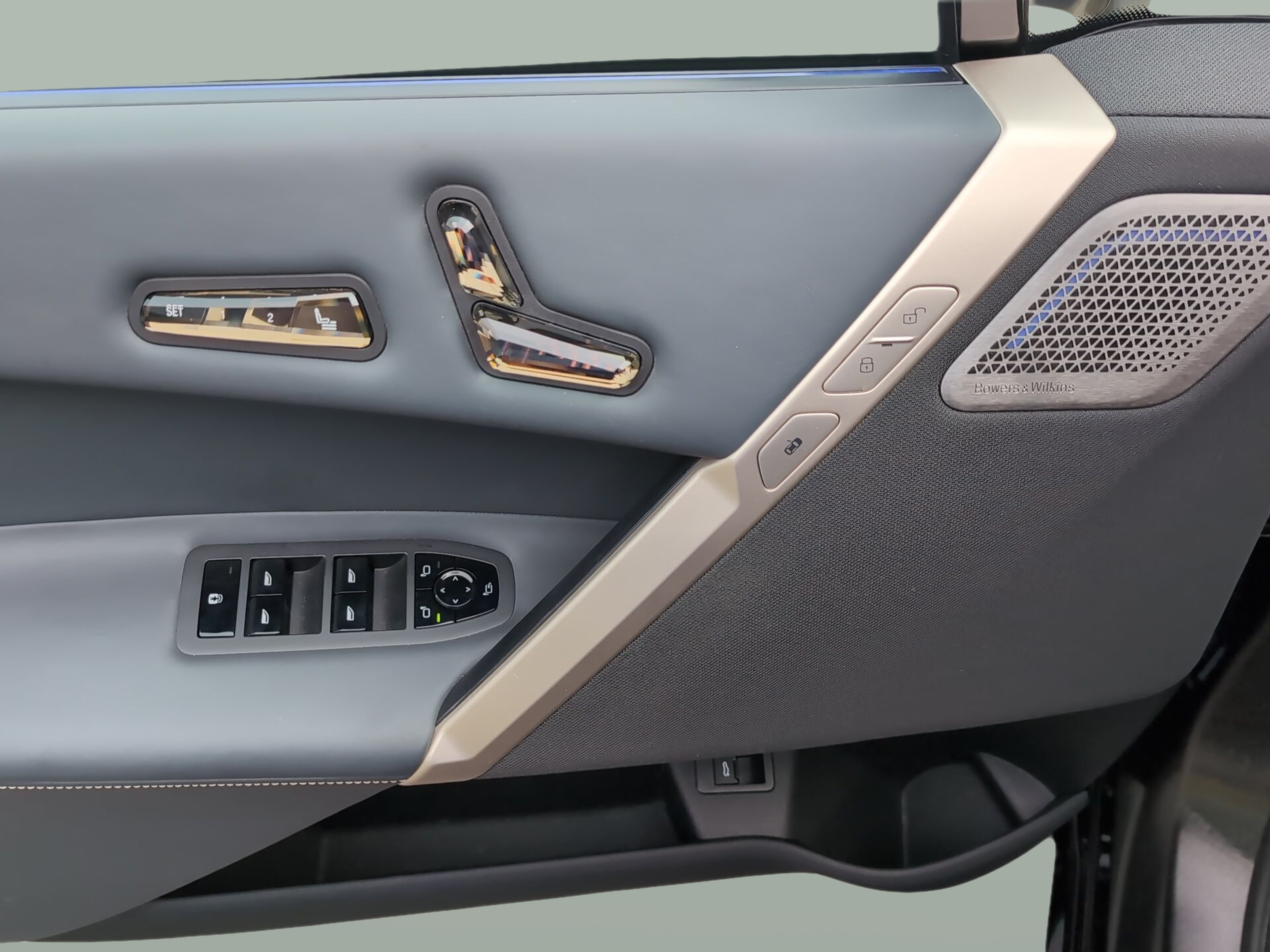 BMW iX M60 color Azul. Año 2023. 455KW(619CV). Elétrico. En concesionario Caetano Santa Maria da Feira de Santa Maria da Feira