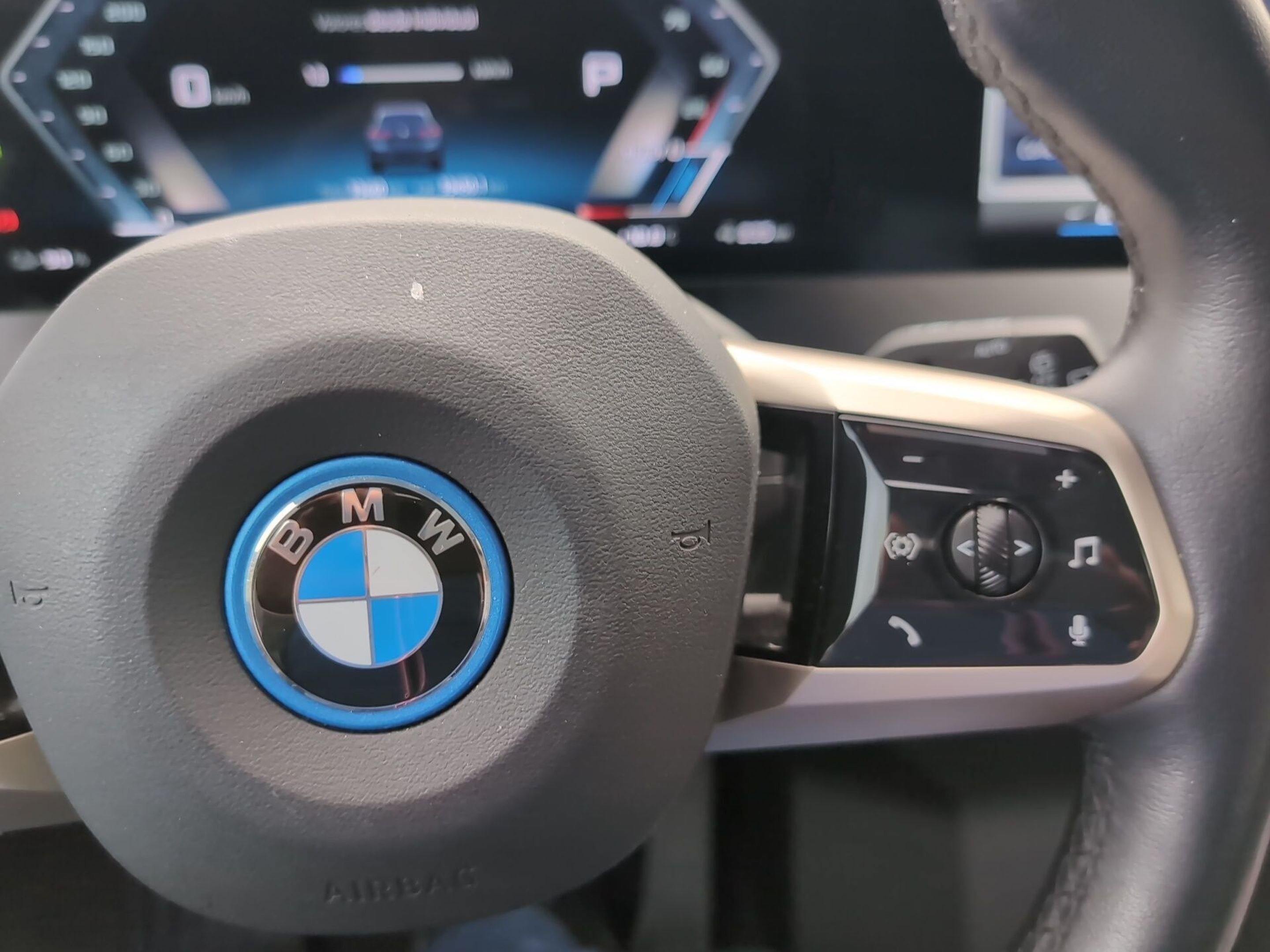 BMW iX M60 color Azul. Año 2023. 455KW(619CV). Elétrico. En concesionario Caetano Santa Maria da Feira de Santa Maria da Feira