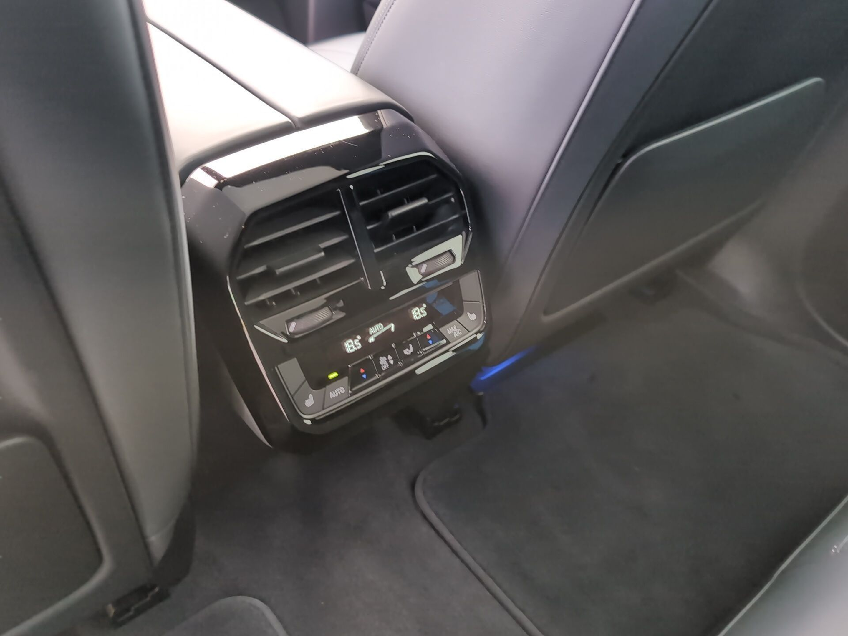 BMW iX M60 color Azul. Año 2023. 455KW(619CV). Elétrico. En concesionario Caetano Santa Maria da Feira de Santa Maria da Feira