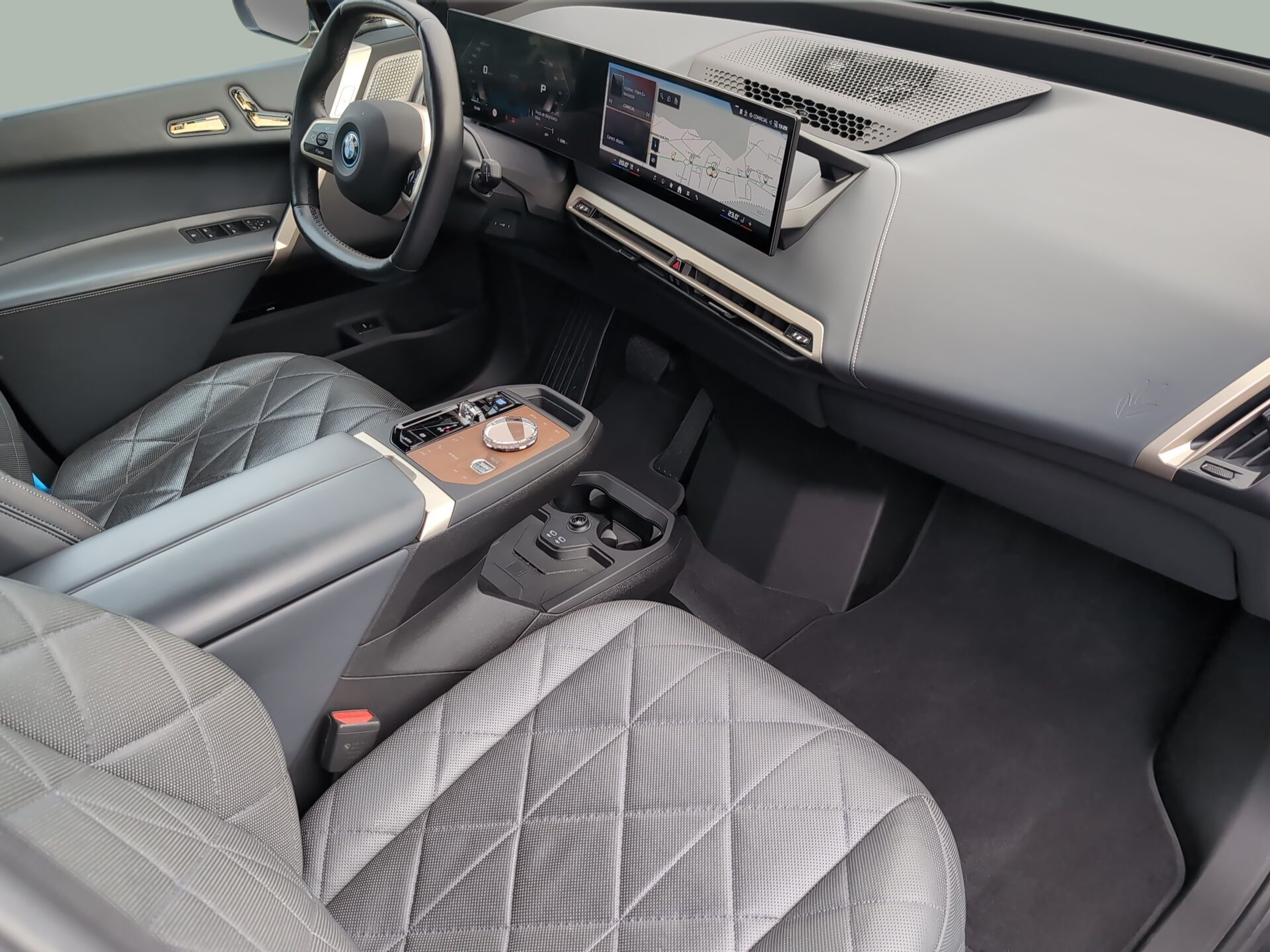 BMW iX M60 color Azul. Año 2023. 455KW(619CV). Elétrico. En concesionario Caetano Aveiro de Aveiro