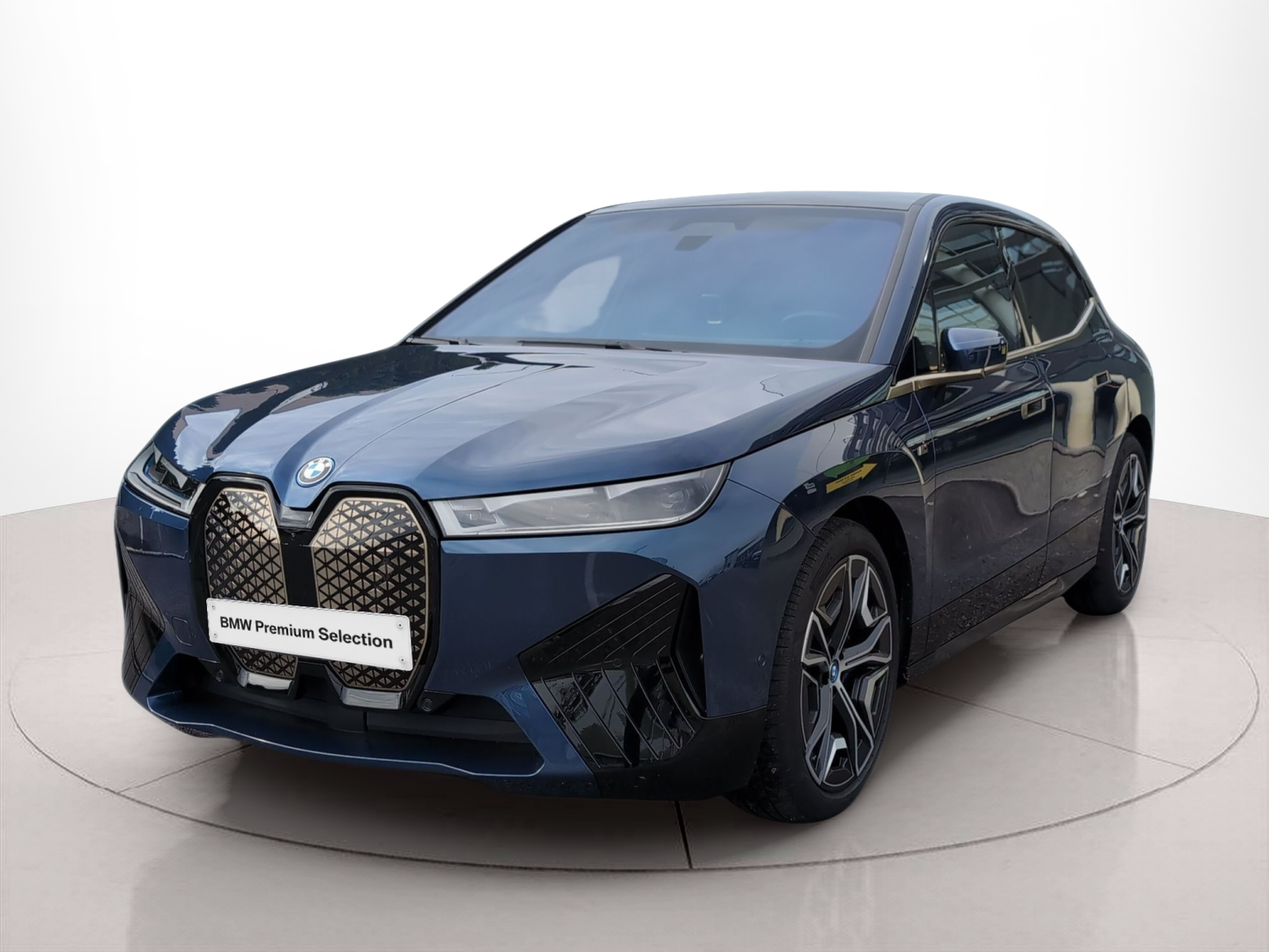 Fotos de BMW iX M60 color Azul. Año 2023. 455KW(619CV). Elétrico. En concesionario Caetano Santa Maria da Feira de Santa Maria da Feira