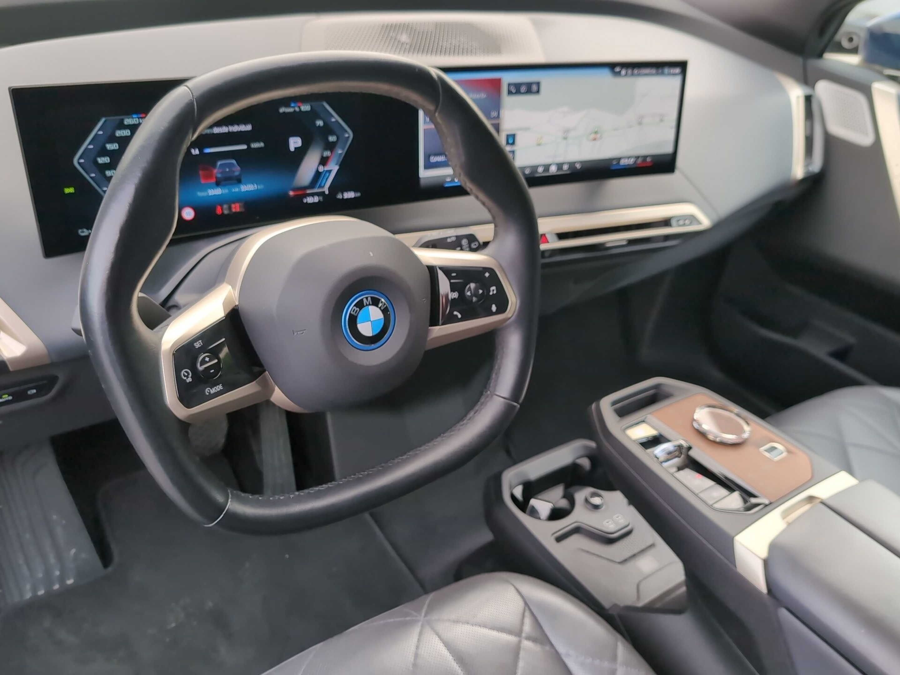 BMW iX M60 color Azul. Año 2023. 455KW(619CV). Elétrico. En concesionario Caetano Aveiro de Aveiro