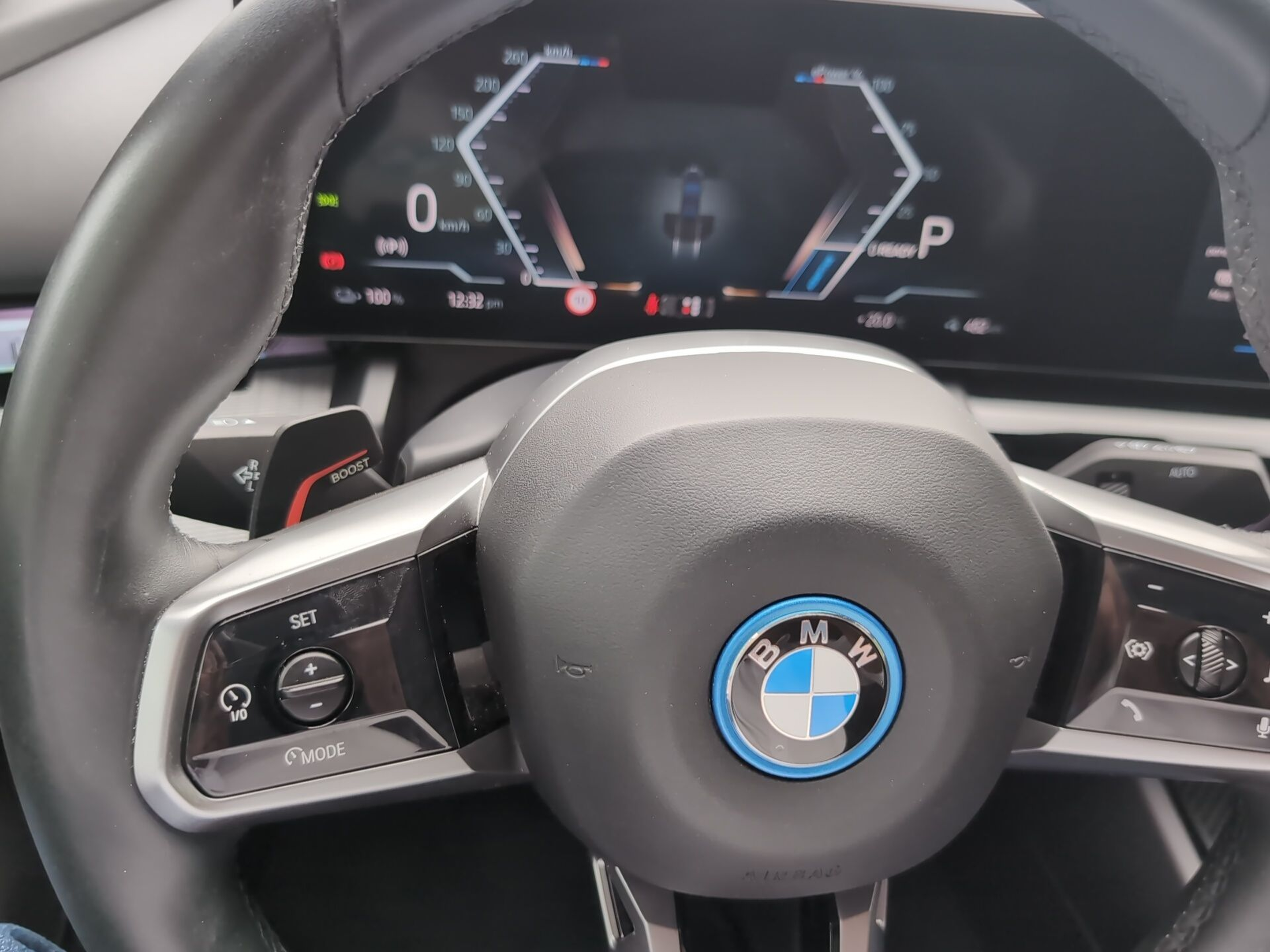 BMW i5 eDrive40 color Gris. Año 2025. 250KW(340CV). Elétrico. En concesionario Caetano Baviera Aveiro de Aveiro