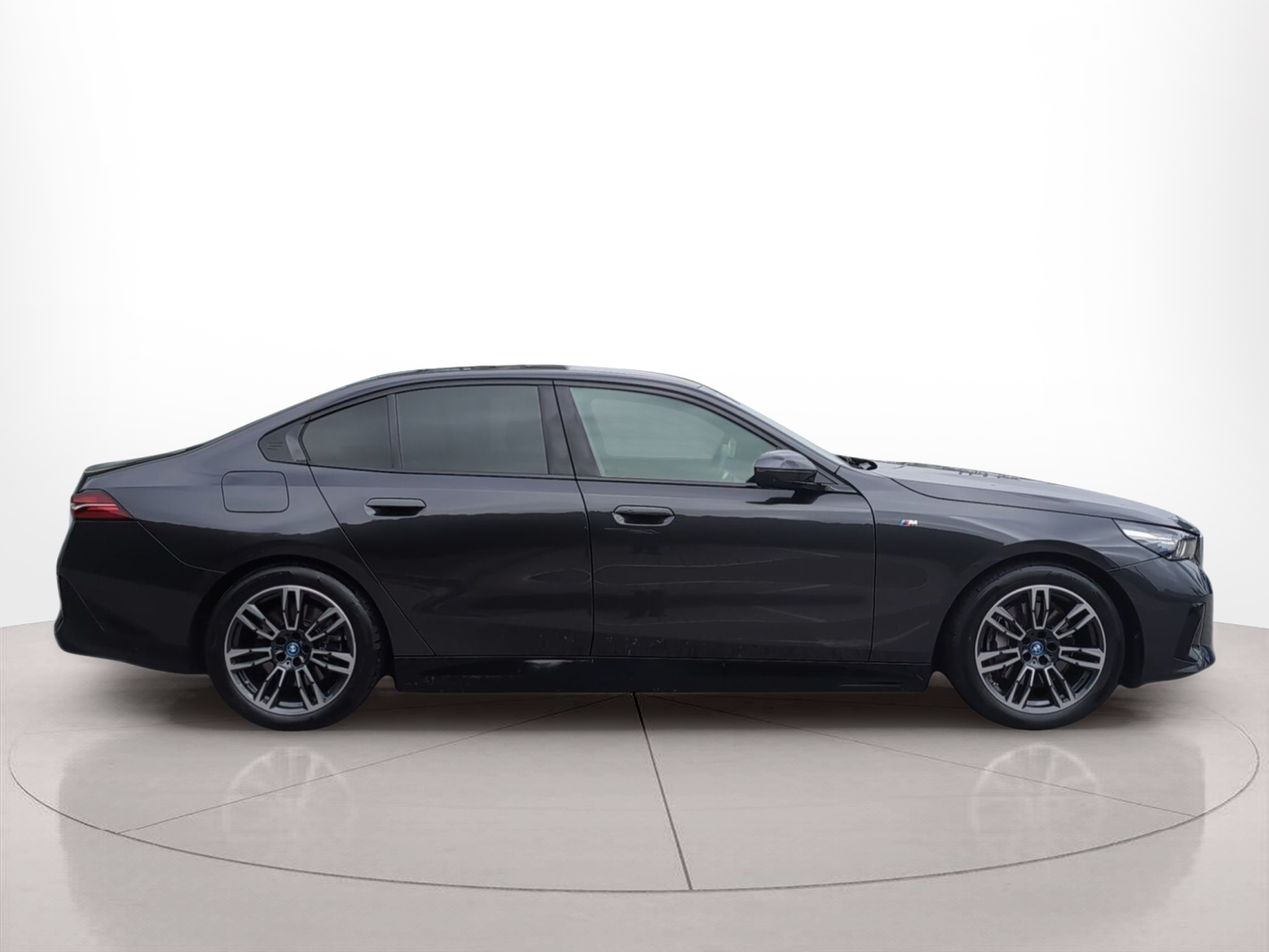 BMW i5 eDrive40 color Gris. Año 2025. 250KW(340CV). Elétrico. En concesionario Caetano Baviera Aveiro de Aveiro