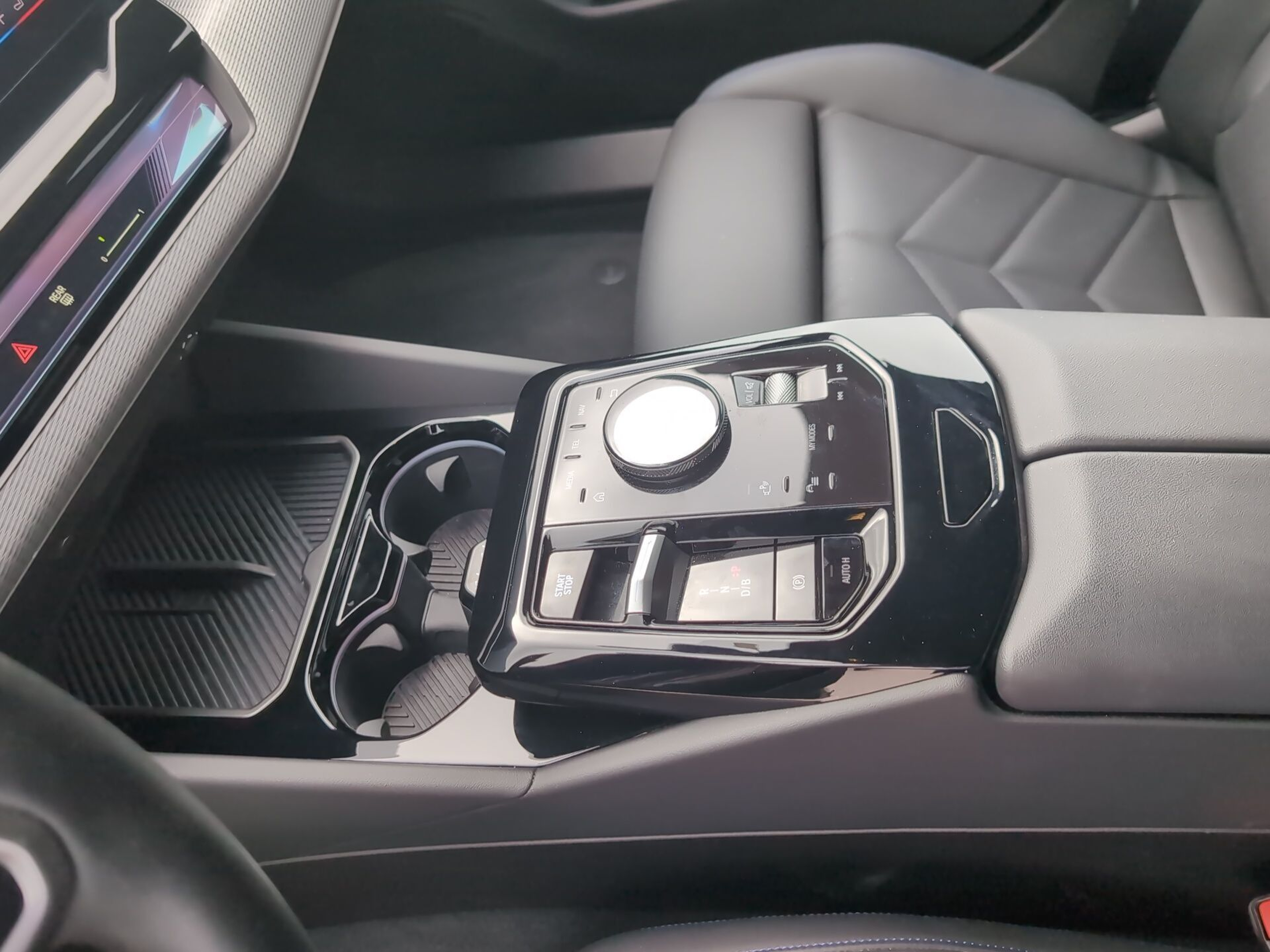 BMW i5 eDrive40 color Gris. Año 2025. 250KW(340CV). Elétrico. En concesionario Caetano Baviera Aveiro de Aveiro