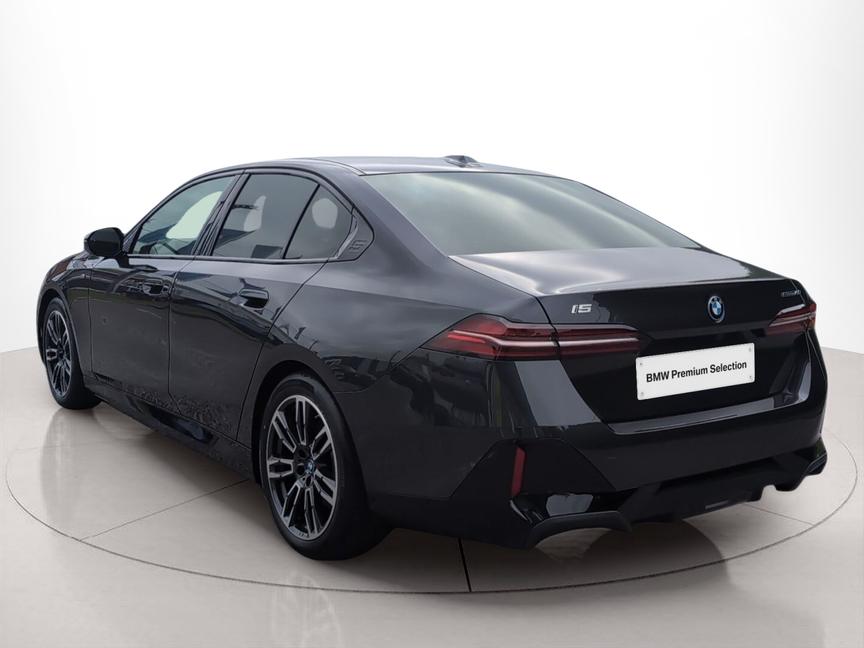 BMW i5 eDrive40 color Gris. Año 2025. 250KW(340CV). Elétrico. En concesionario Caetano Baviera Aveiro de Aveiro