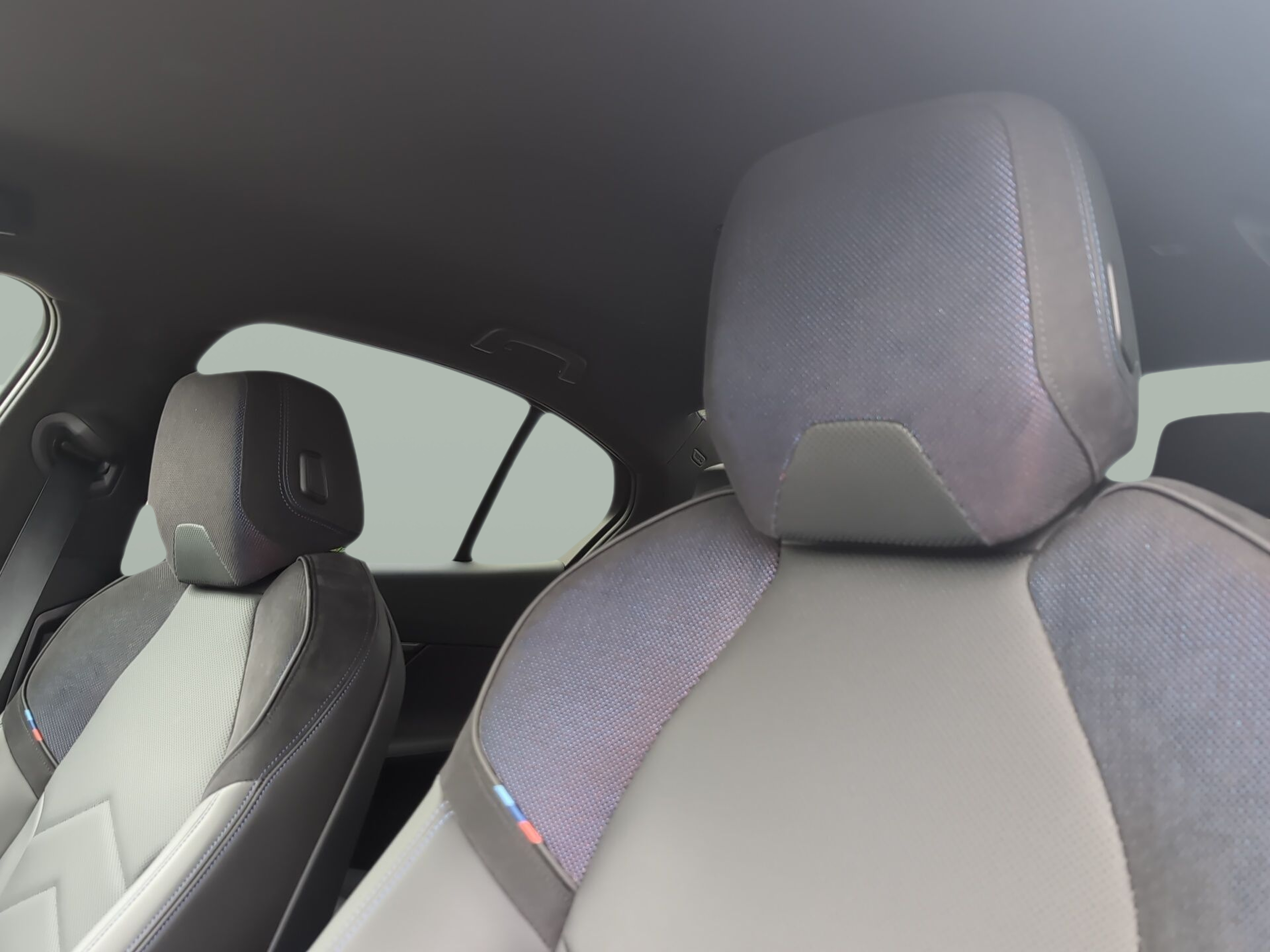 BMW i5 eDrive40 color Gris. Año 2025. 250KW(340CV). Elétrico. En concesionario Caetano Baviera Aveiro de Aveiro