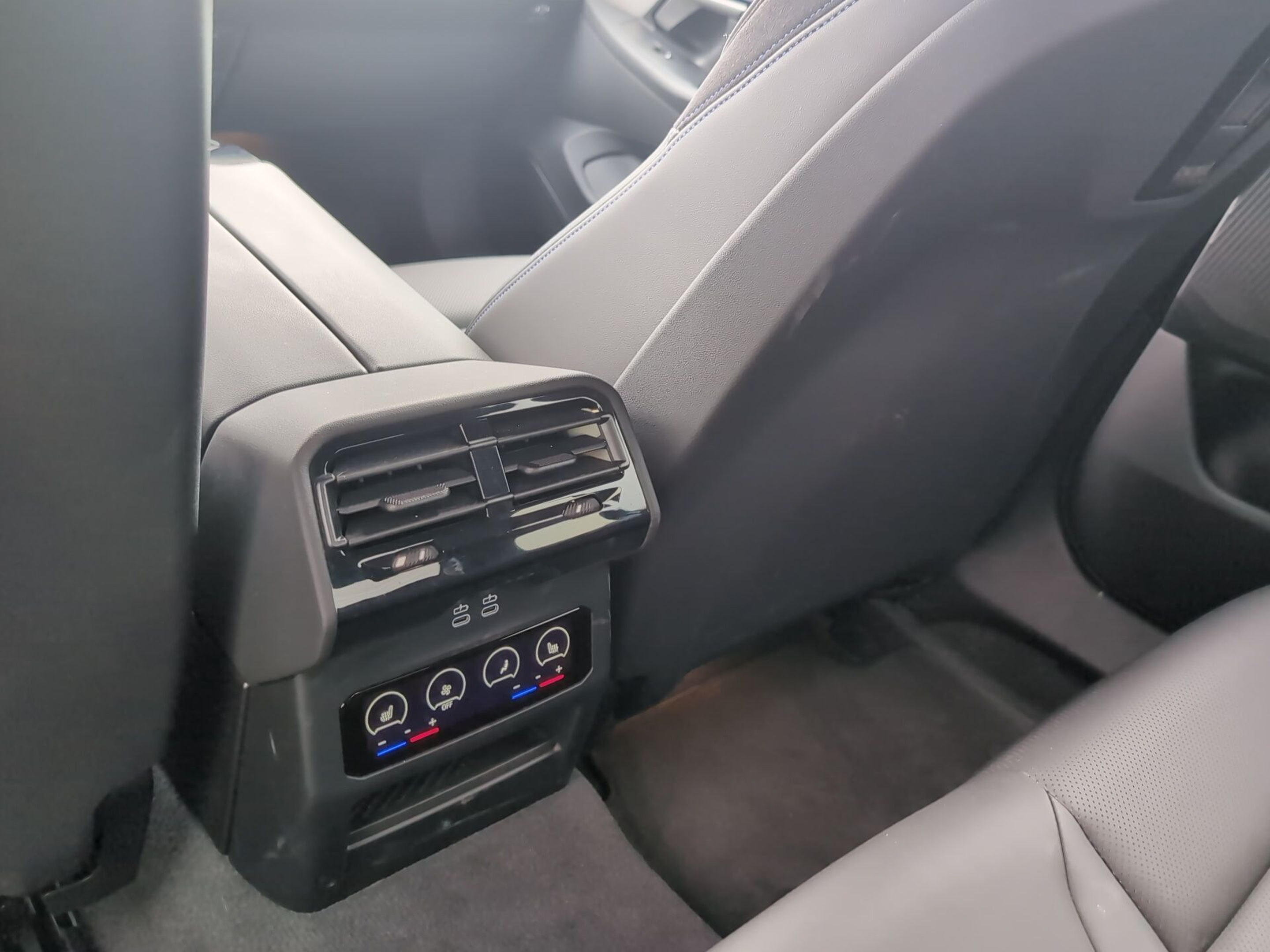 BMW i5 eDrive40 color Gris. Año 2025. 250KW(340CV). Elétrico. En concesionario Caetano Baviera Aveiro de Aveiro