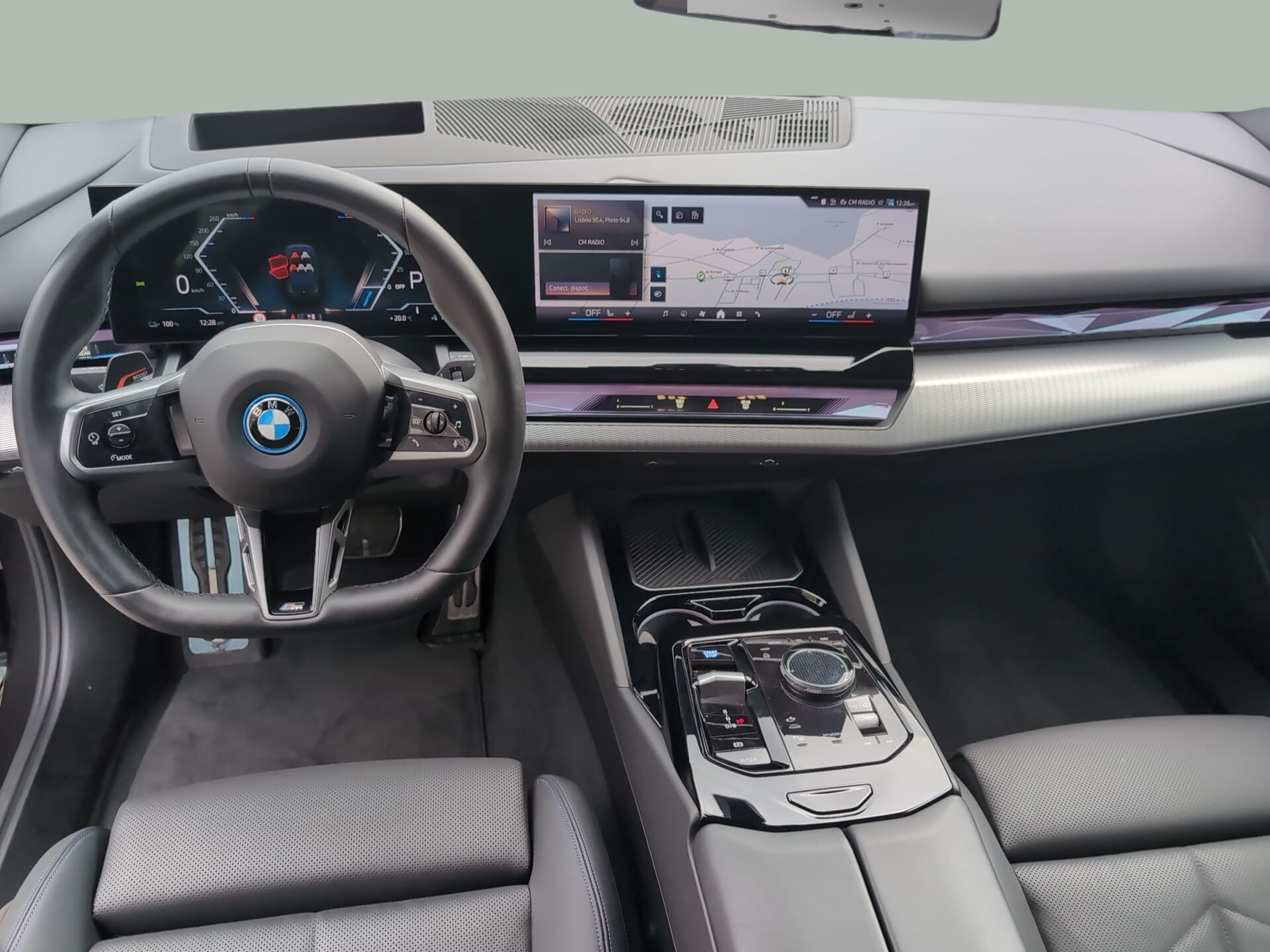 BMW i5 eDrive40 color Gris. Año 2025. 250KW(340CV). Elétrico. En concesionario Caetano Baviera Aveiro de Aveiro