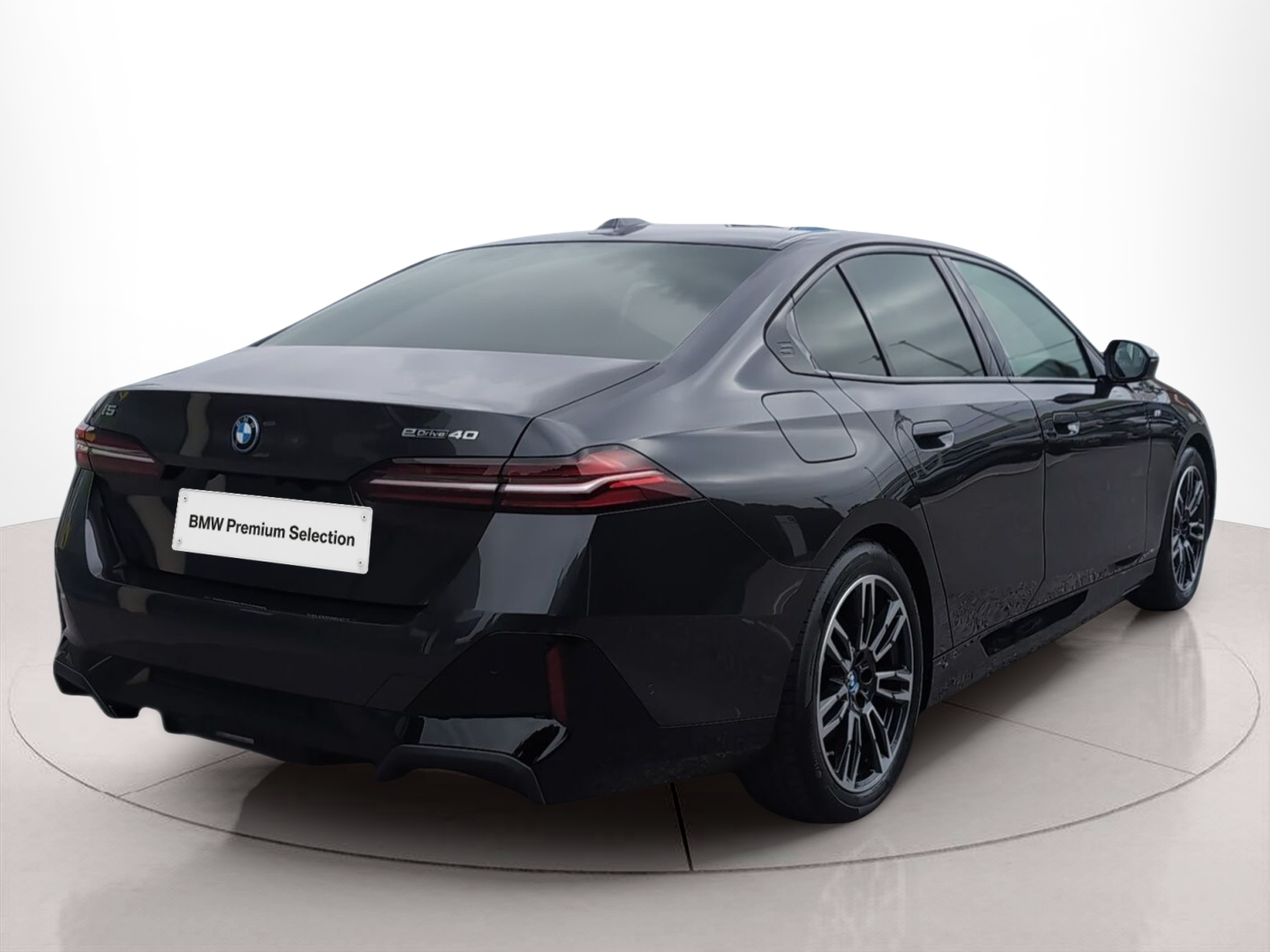 BMW i5 eDrive40 color Gris. Año 2025. 250KW(340CV). Elétrico. En concesionario Caetano Baviera Aveiro de Aveiro