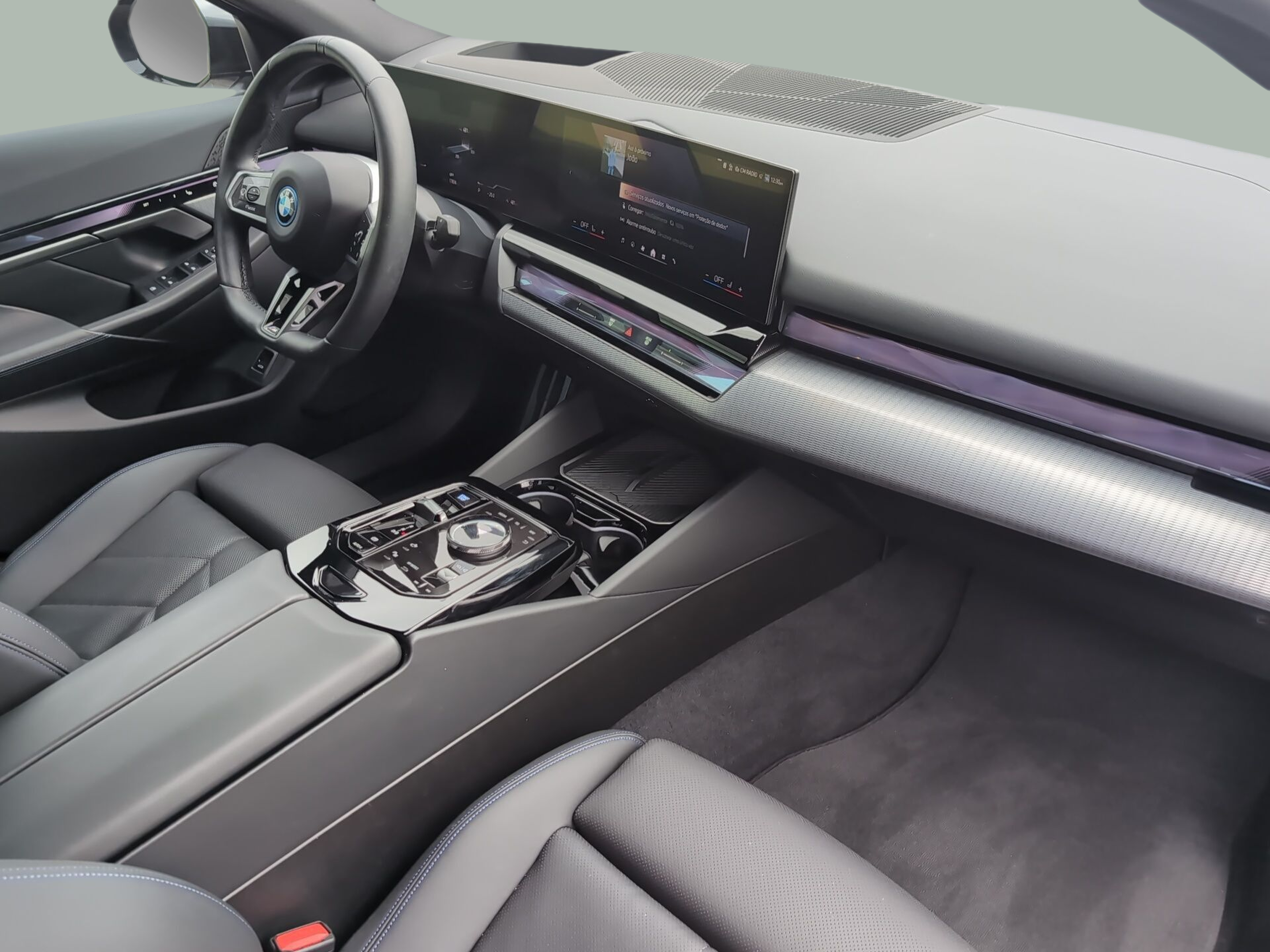 BMW i5 eDrive40 color Gris. Año 2025. 250KW(340CV). Elétrico. En concesionario Caetano Baviera Aveiro de Aveiro