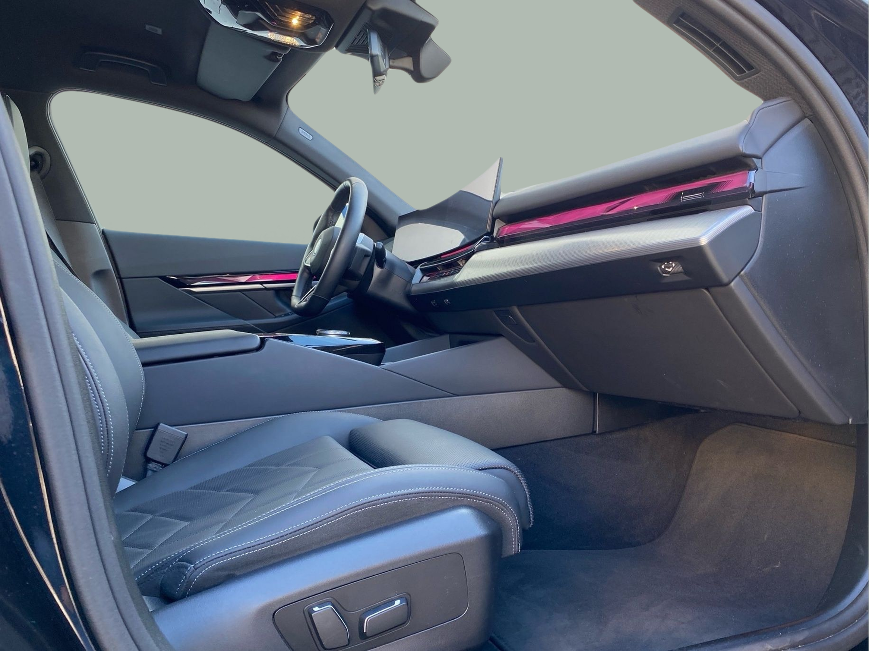 BMW i5 eDrive40 color Negro. Año 2024. 250KW(340CV). Elétrico. En concesionario Caetano Baviera Lisboa de Lisboa