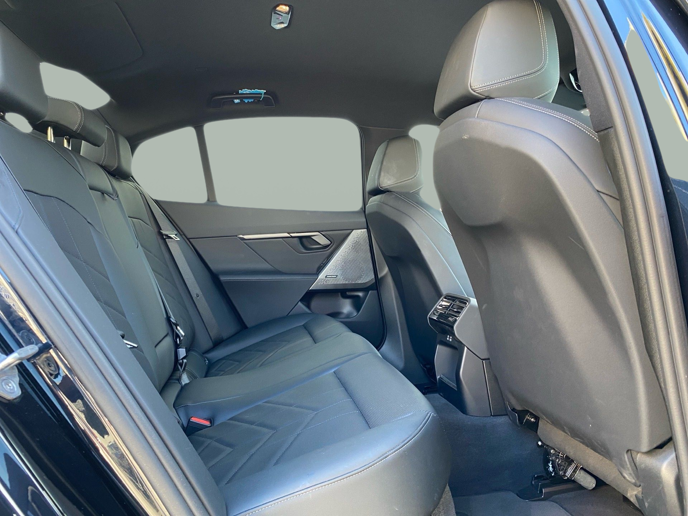 BMW i5 eDrive40 color Negro. Año 2024. 250KW(340CV). Elétrico. En concesionario Caetano Baviera Lisboa de Lisboa