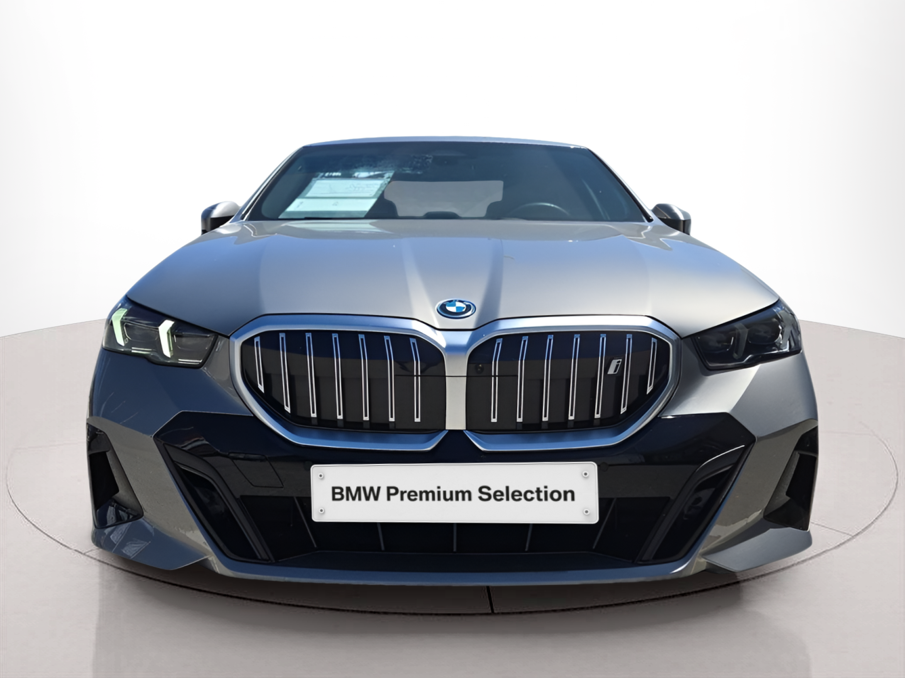 Fotos de BMW i5 eDrive40 color Gris. Año 2024. 250KW(340CV). Elétrico. En concesionario Caetano Baviera Portimão de Portimão