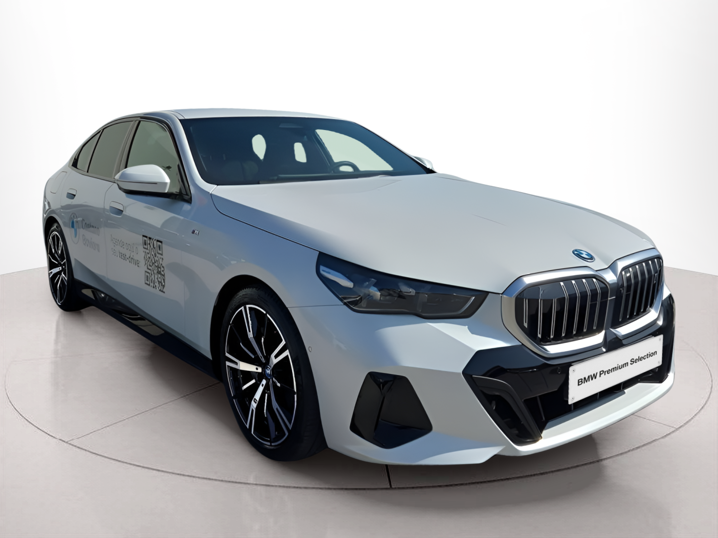 BMW i5 eDrive40 color Blanco. Año 2025. 250KW(340CV). Elétrico. En concesionario Caetano Baviera Faro de Faro
