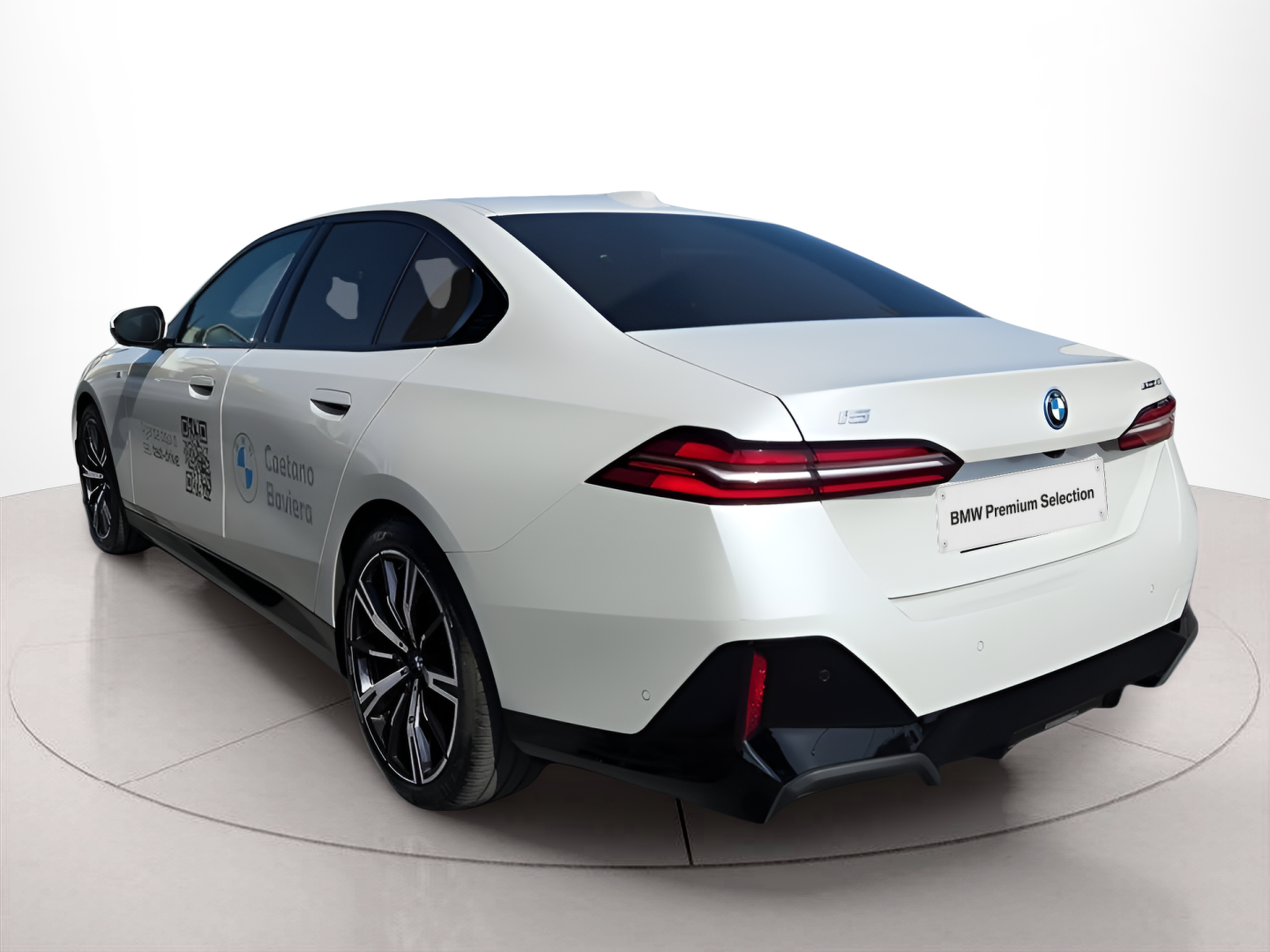BMW i5 eDrive40 color Blanco. Año 2025. 250KW(340CV). Elétrico. En concesionario Caetano Baviera Faro de Faro