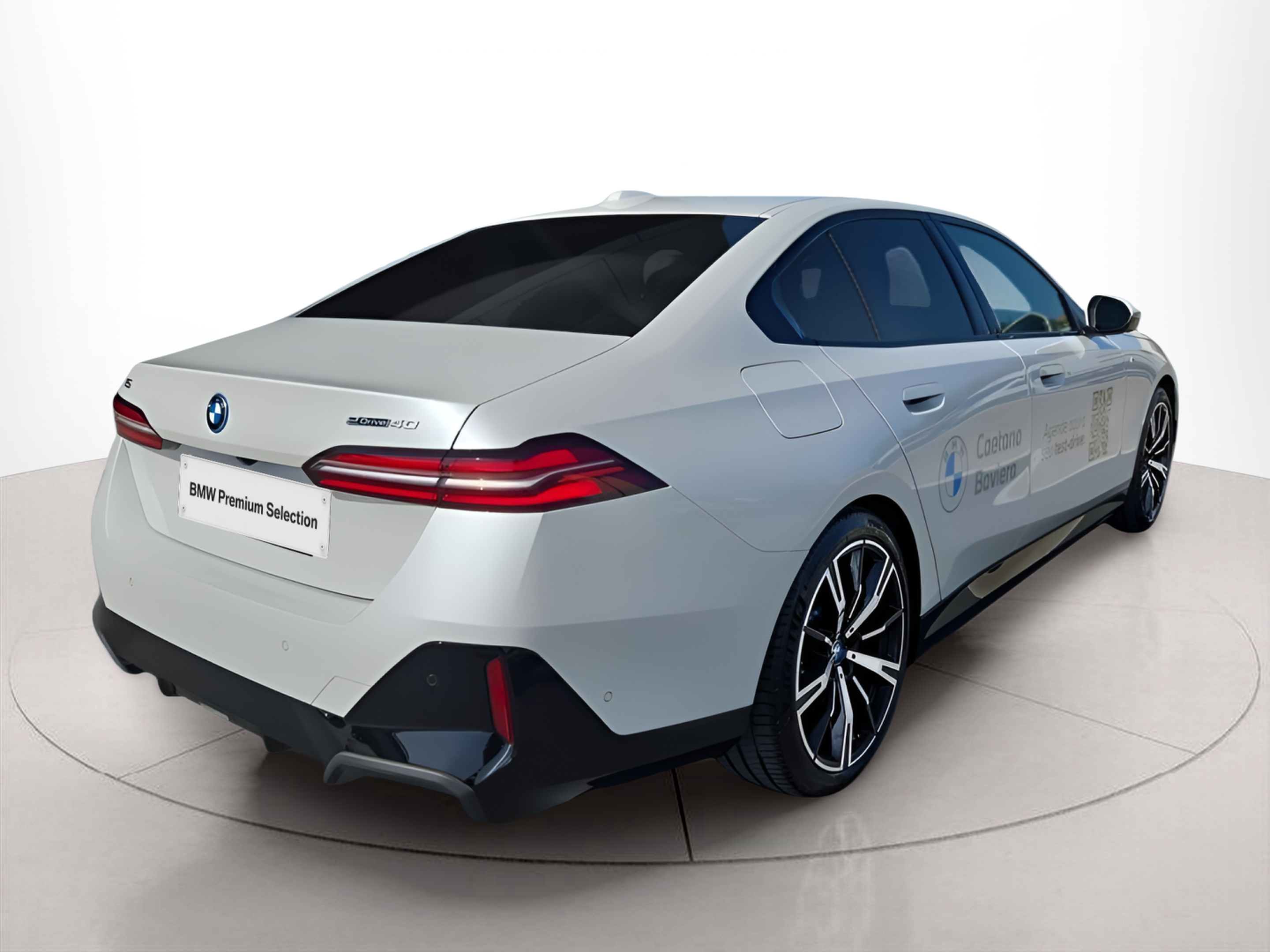 BMW i5 eDrive40 color Blanco. Año 2025. 250KW(340CV). Elétrico. En concesionario Caetano Baviera Faro de Faro