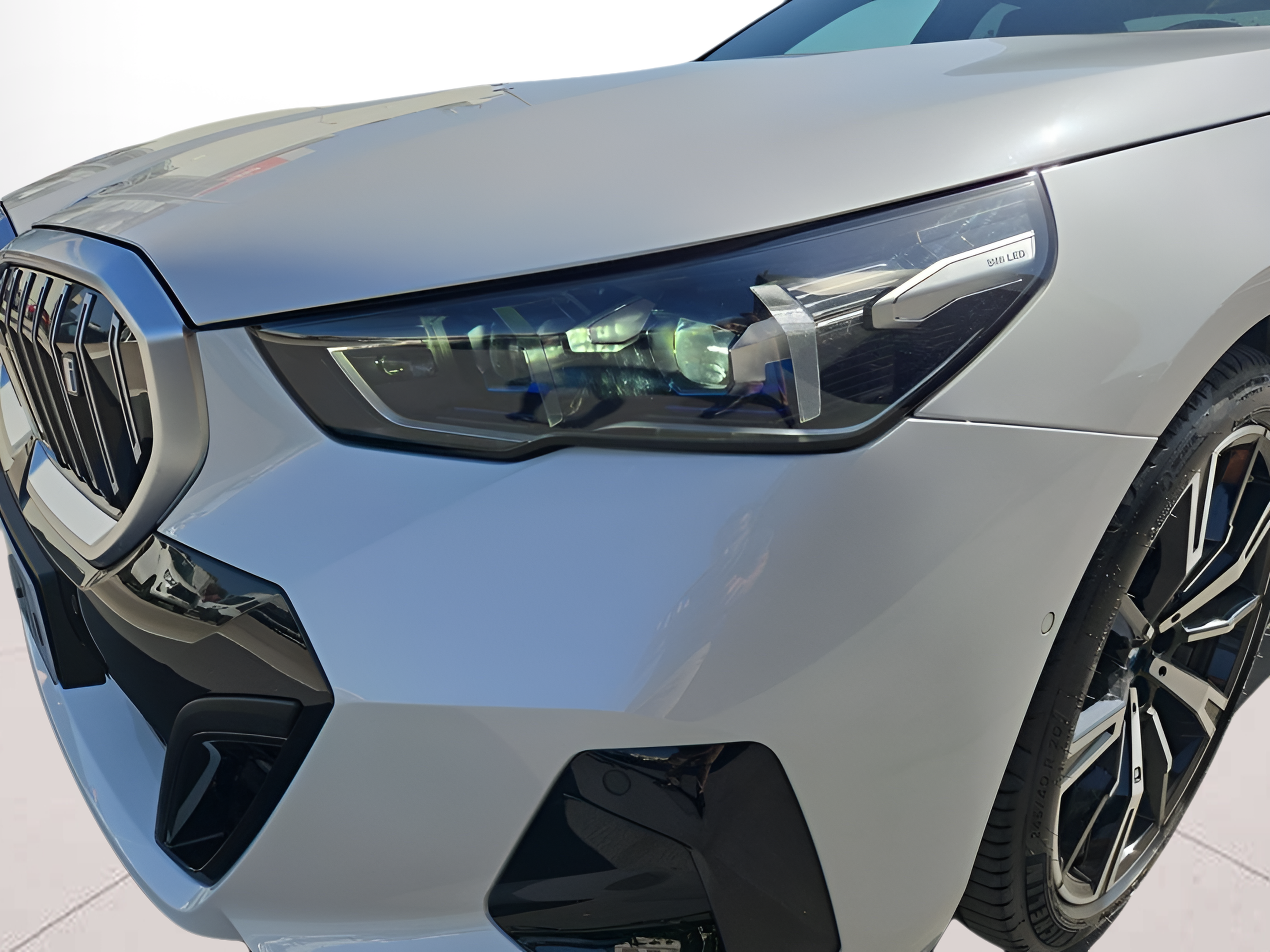 BMW i5 eDrive40 color Blanco. Año 2025. 250KW(340CV). Elétrico. En concesionario Caetano Baviera Faro de Faro