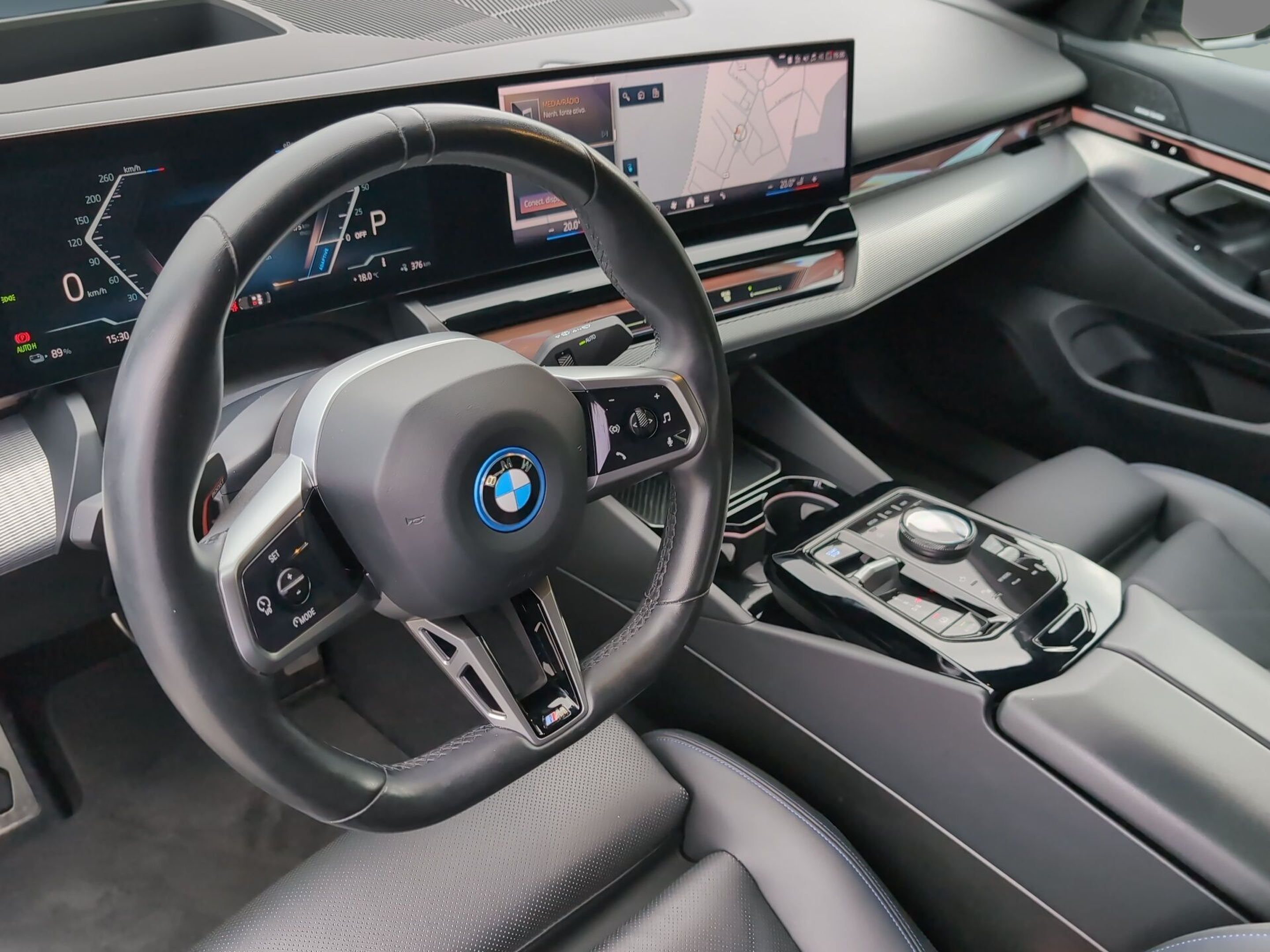 BMW i5 eDrive40 color Negro. Año 2023. 250KW(340CV). Elétrico. En concesionario Caetano Baviera Aveiro de Aveiro