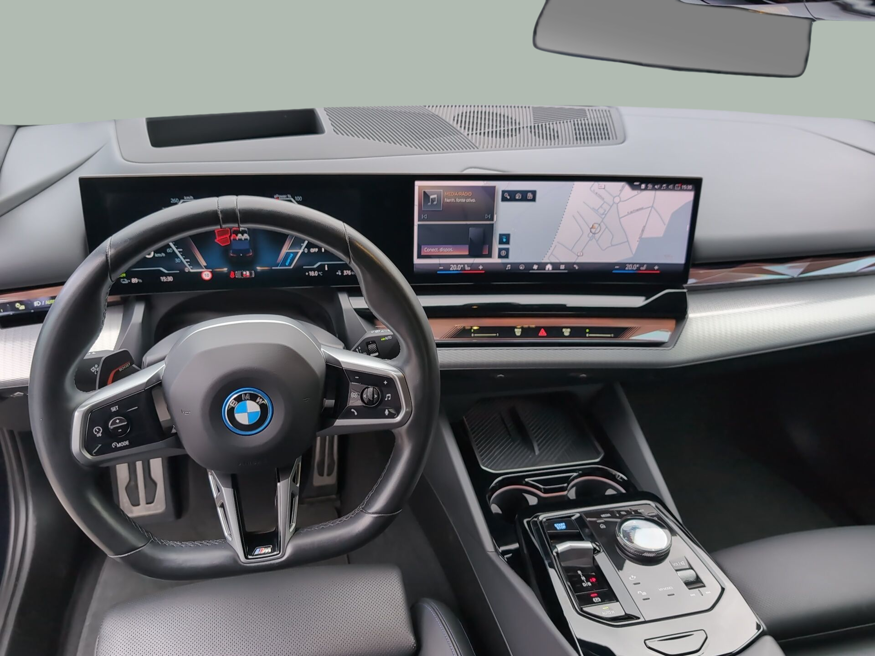 BMW i5 eDrive40 color Negro. Año 2023. 250KW(340CV). Elétrico. En concesionario Caetano Baviera Aveiro de Aveiro