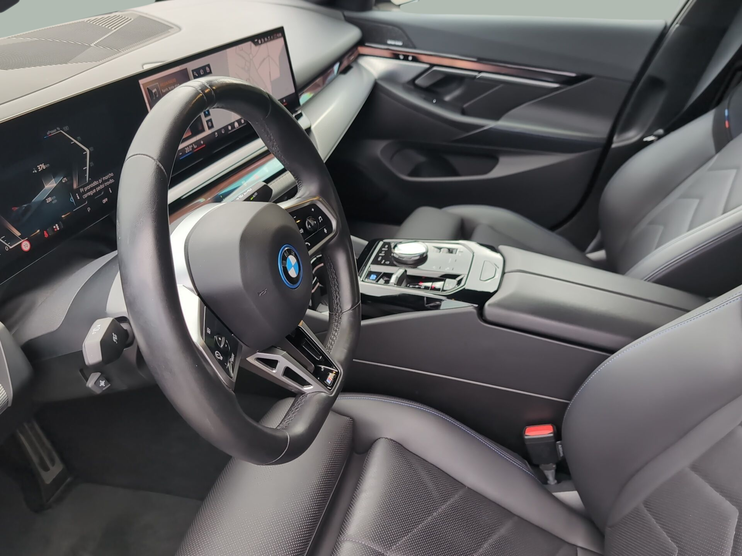 BMW i5 eDrive40 color Negro. Año 2023. 250KW(340CV). Elétrico. En concesionario Caetano Baviera Aveiro de Aveiro