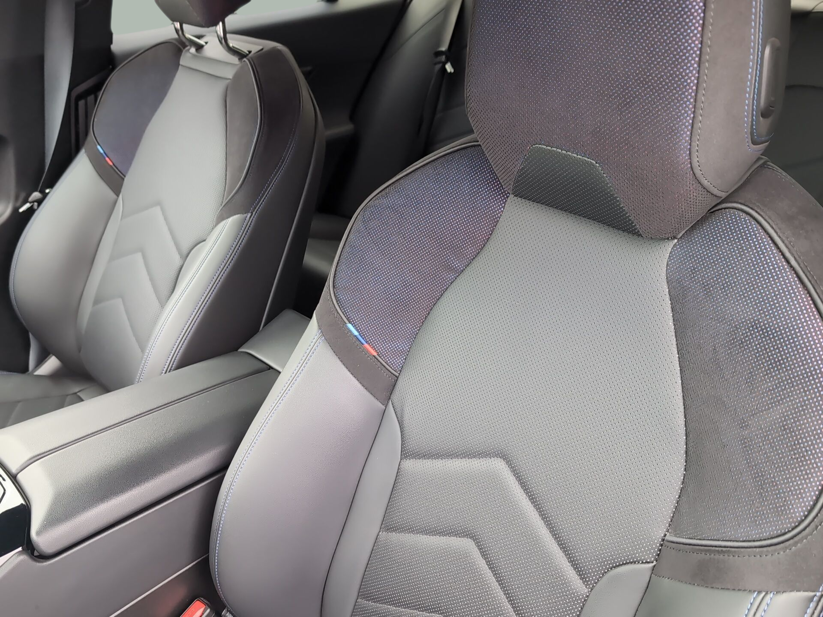 BMW i5 eDrive40 color Negro. Año 2023. 250KW(340CV). Elétrico. En concesionario Caetano Baviera Aveiro de Aveiro