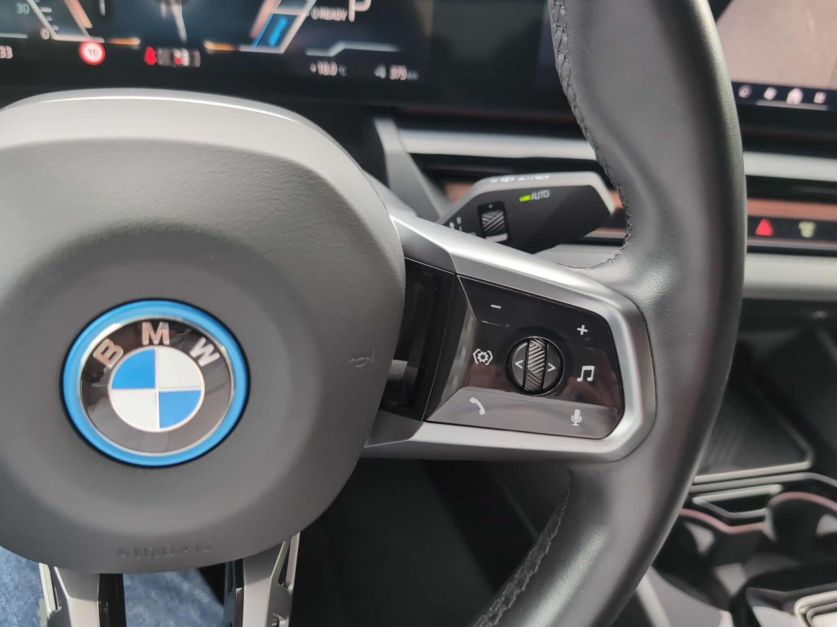 BMW i5 eDrive40 color Negro. Año 2023. 250KW(340CV). Elétrico. En concesionario Caetano Baviera Aveiro de Aveiro