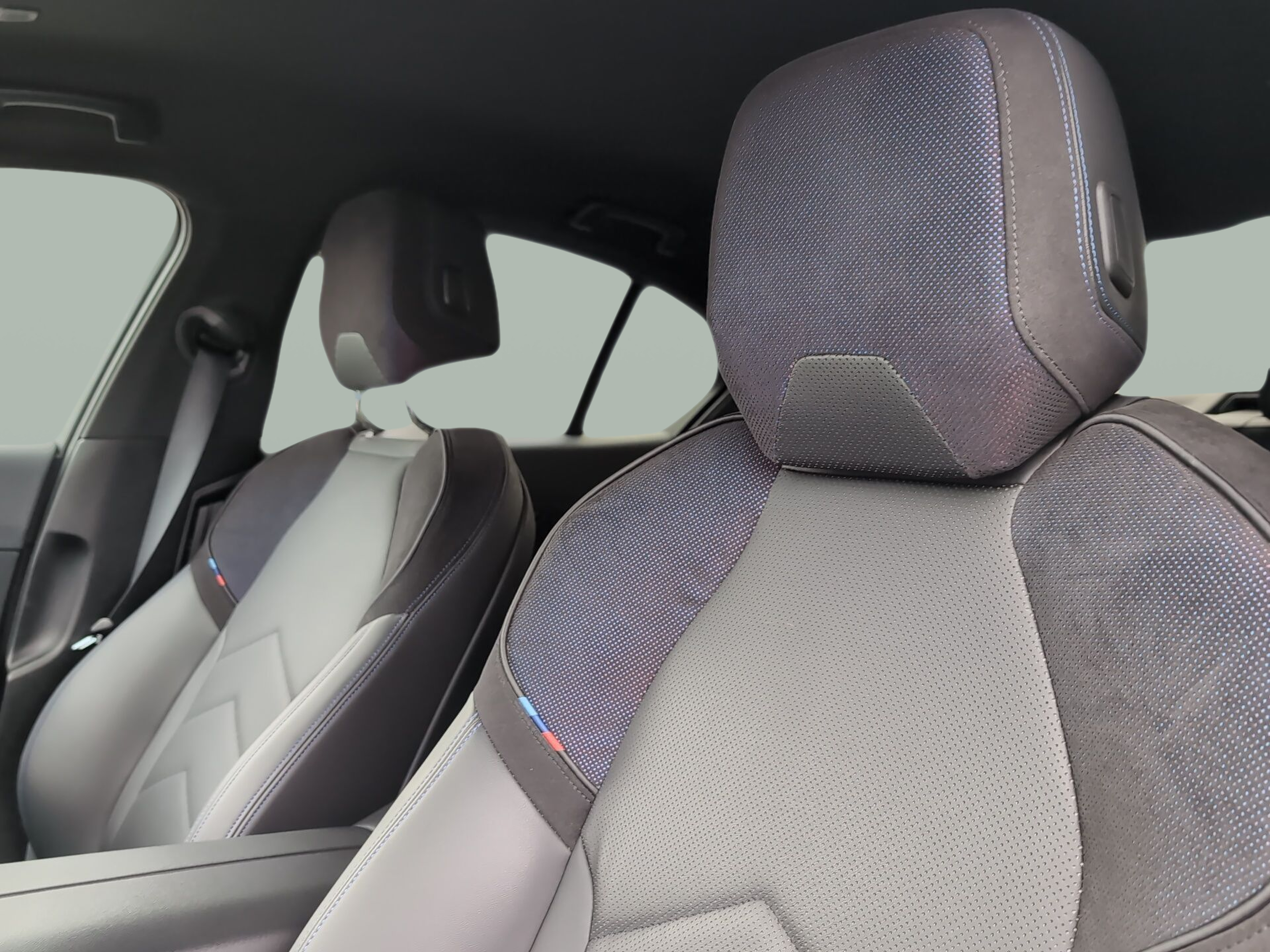 BMW i5 eDrive40 color Negro. Año 2023. 250KW(340CV). Elétrico. En concesionario Caetano Baviera Aveiro de Aveiro