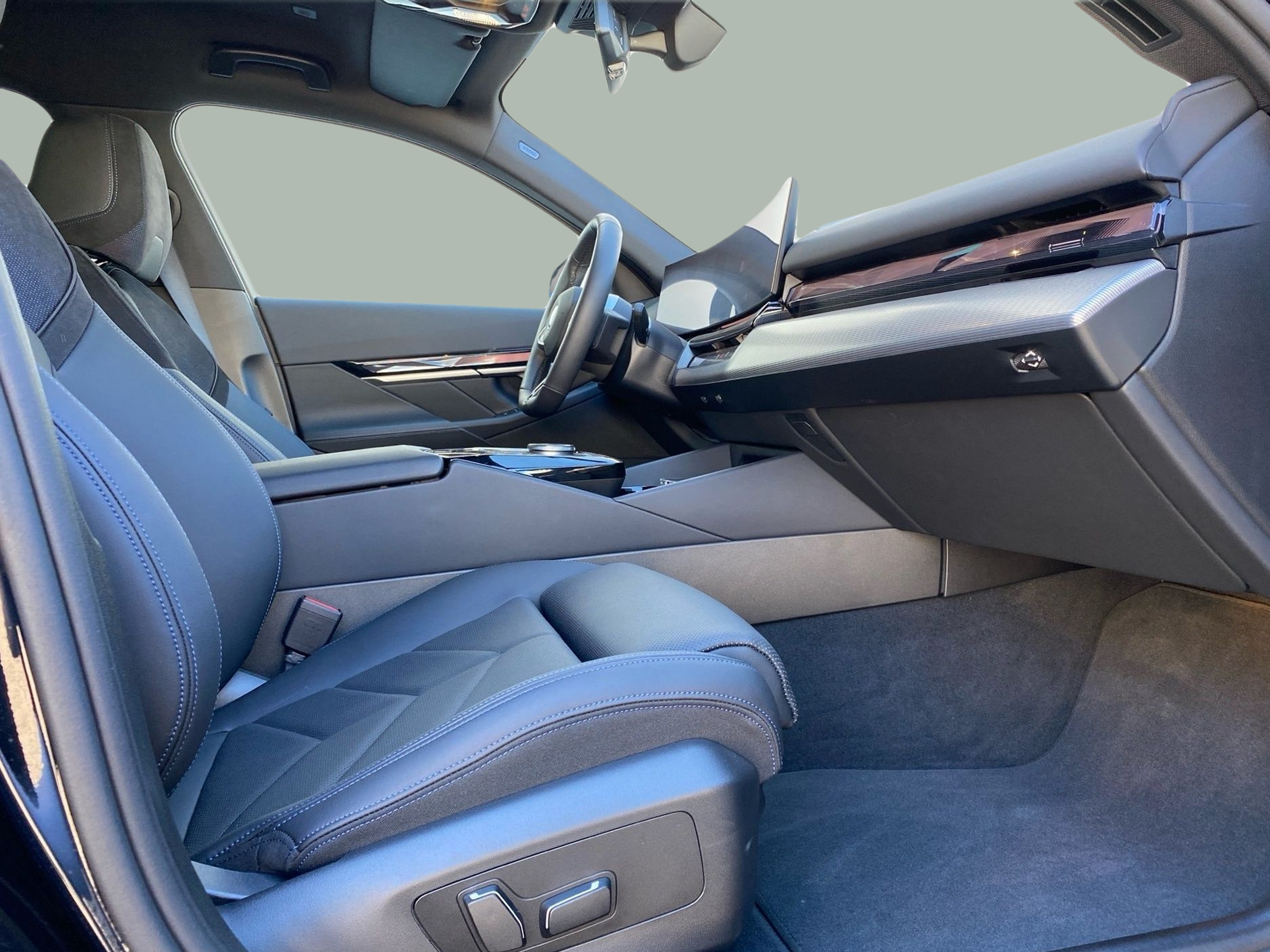 BMW i5 eDrive40 color Negro. Año 2024. 250KW(340CV). Elétrico. En concesionario Caetano Lisboa de Lisboa